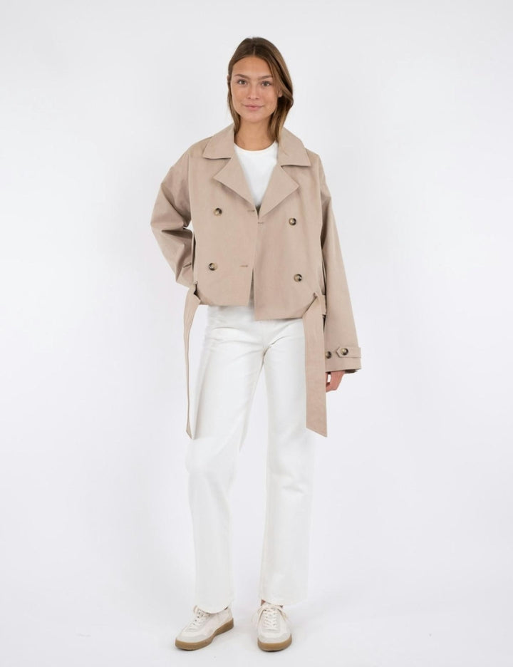 161464 Sia F Jacket_SAND_Model_1