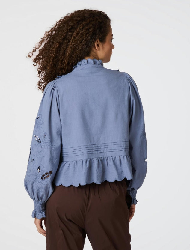 161136 Petrine Embroidery Blouse_Dusty blue_Model_1