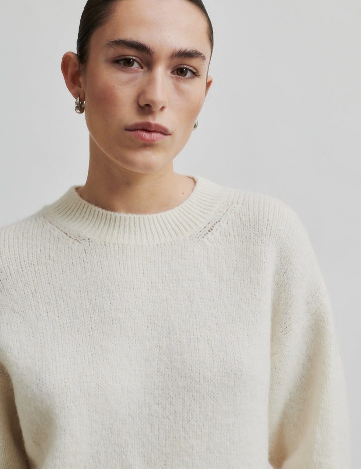 58494 Wanda Knit O-Neck_Dark Chalk_Model_2