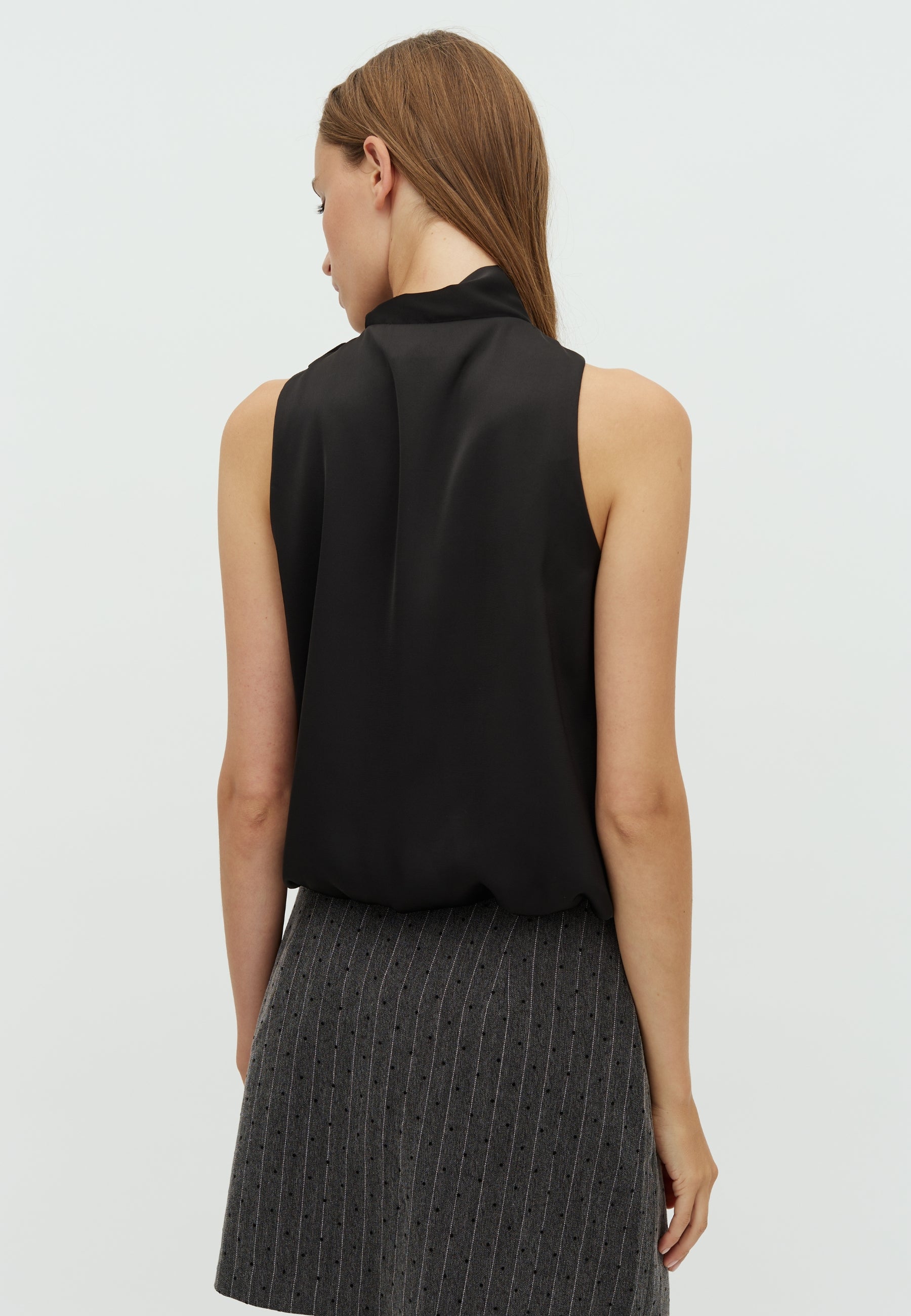 167457 Deda Satin Top_Black_Model_2