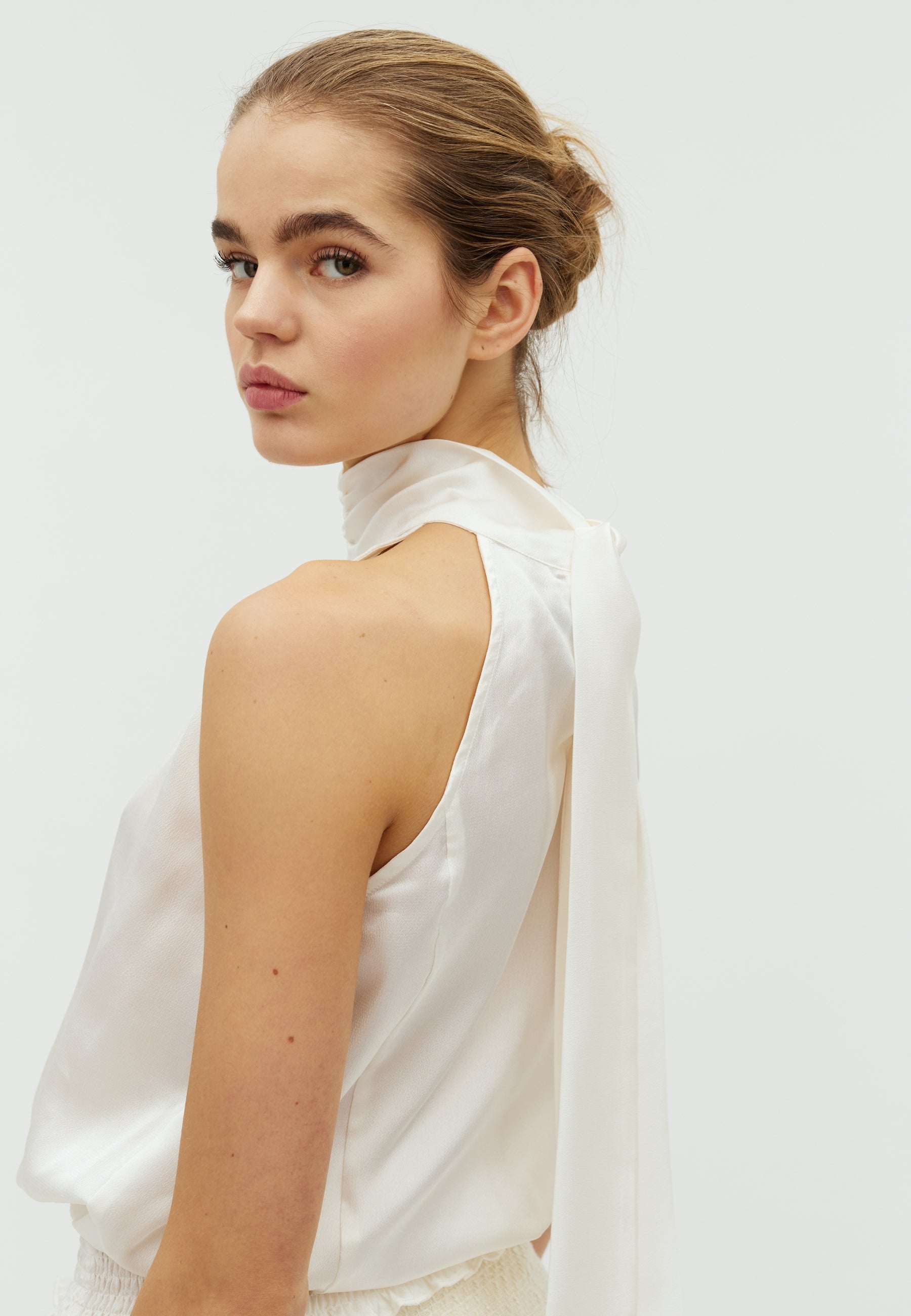 168618 Mos Solid Top_Off White_Model_1
