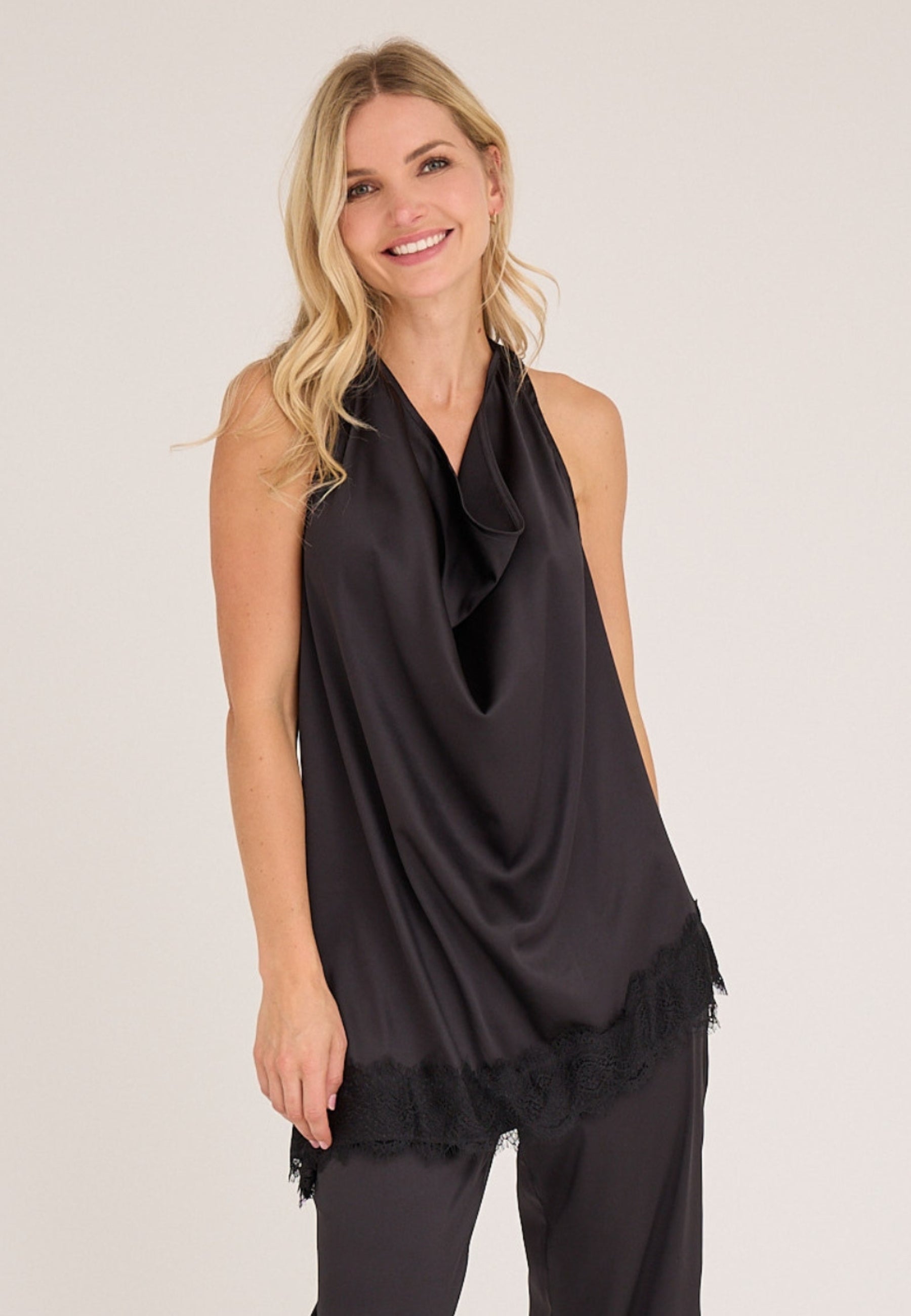 AV8209 Katti asymetric top_999 Black_Model_0