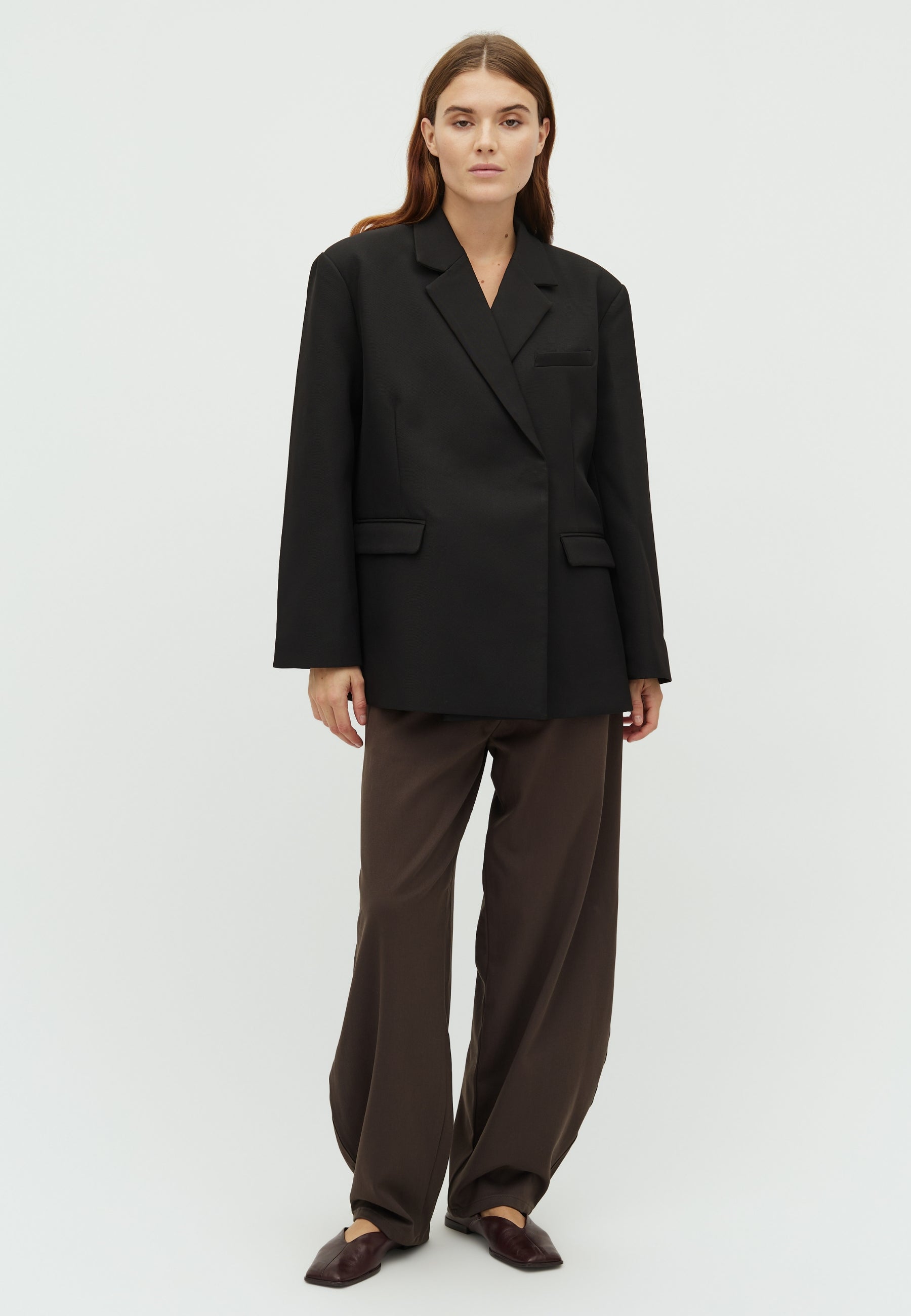 Amariella-M_Black_Model_0