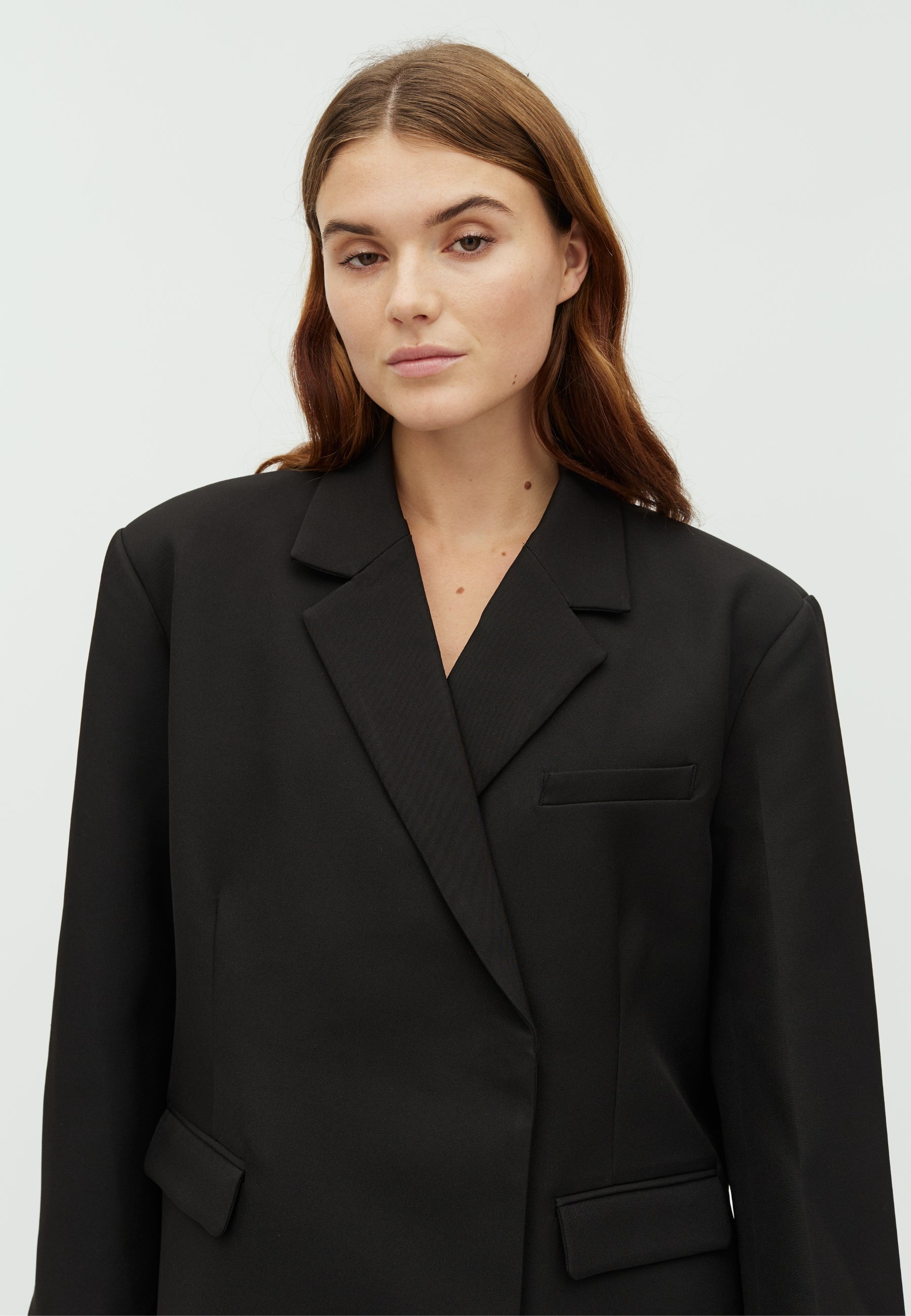 Amariella-M_Black_Model_1