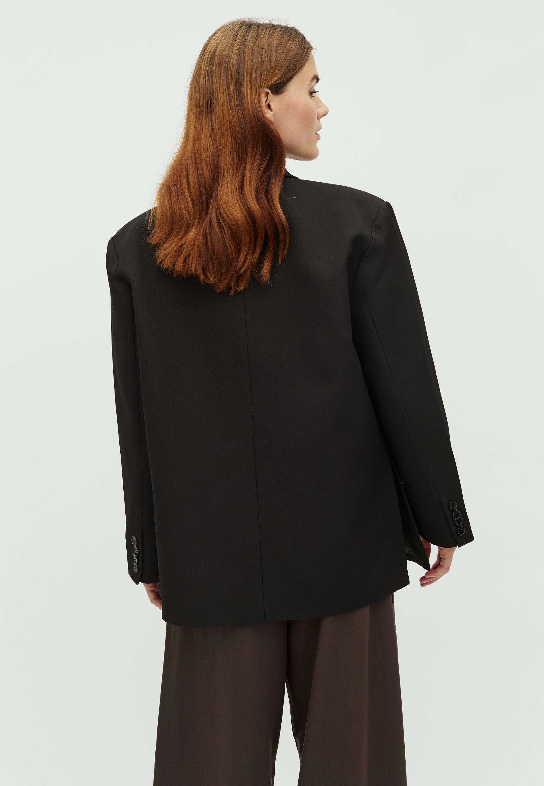 Amariella-M_Black_Model_3