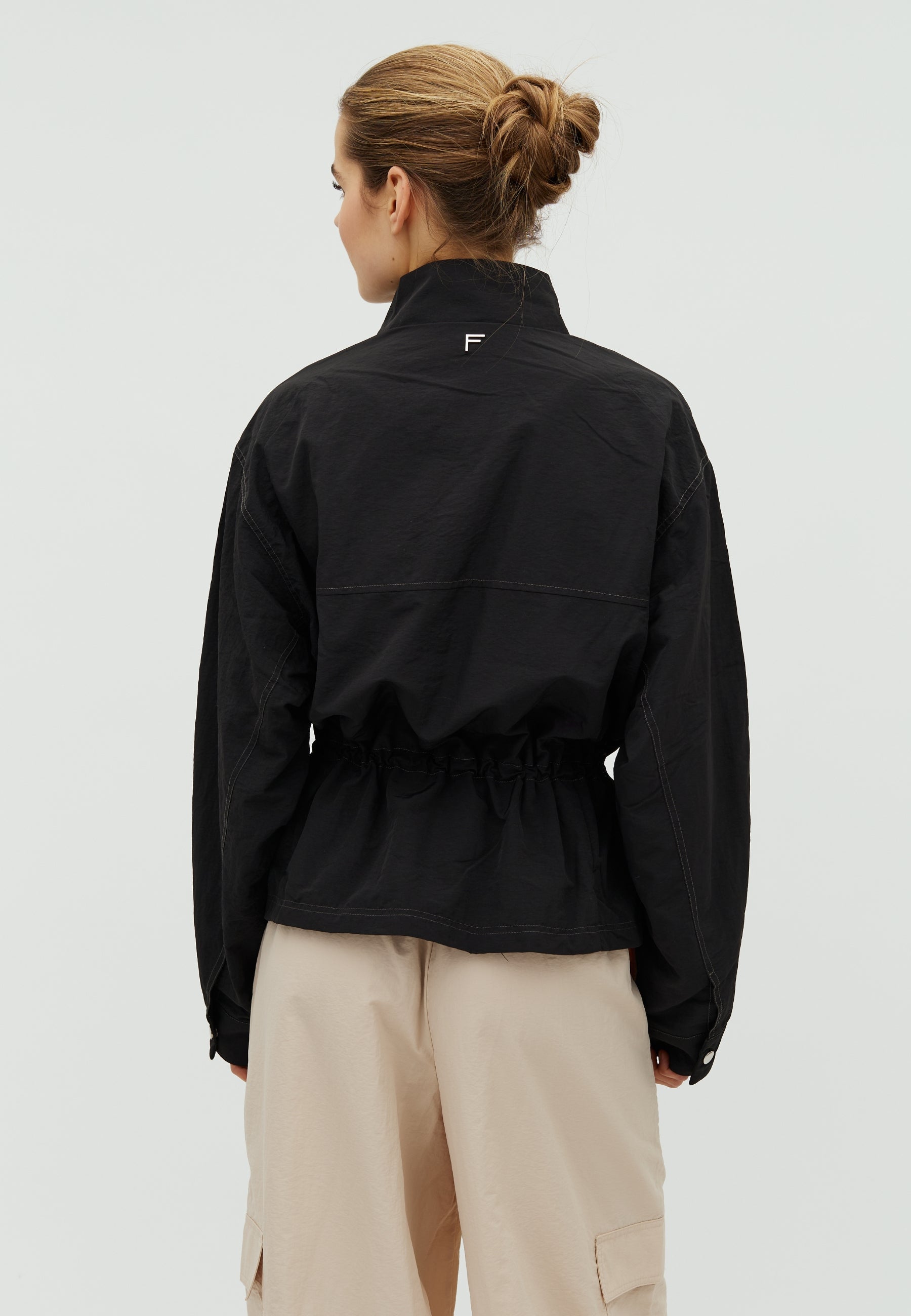 Amio-F_Black_Model_2