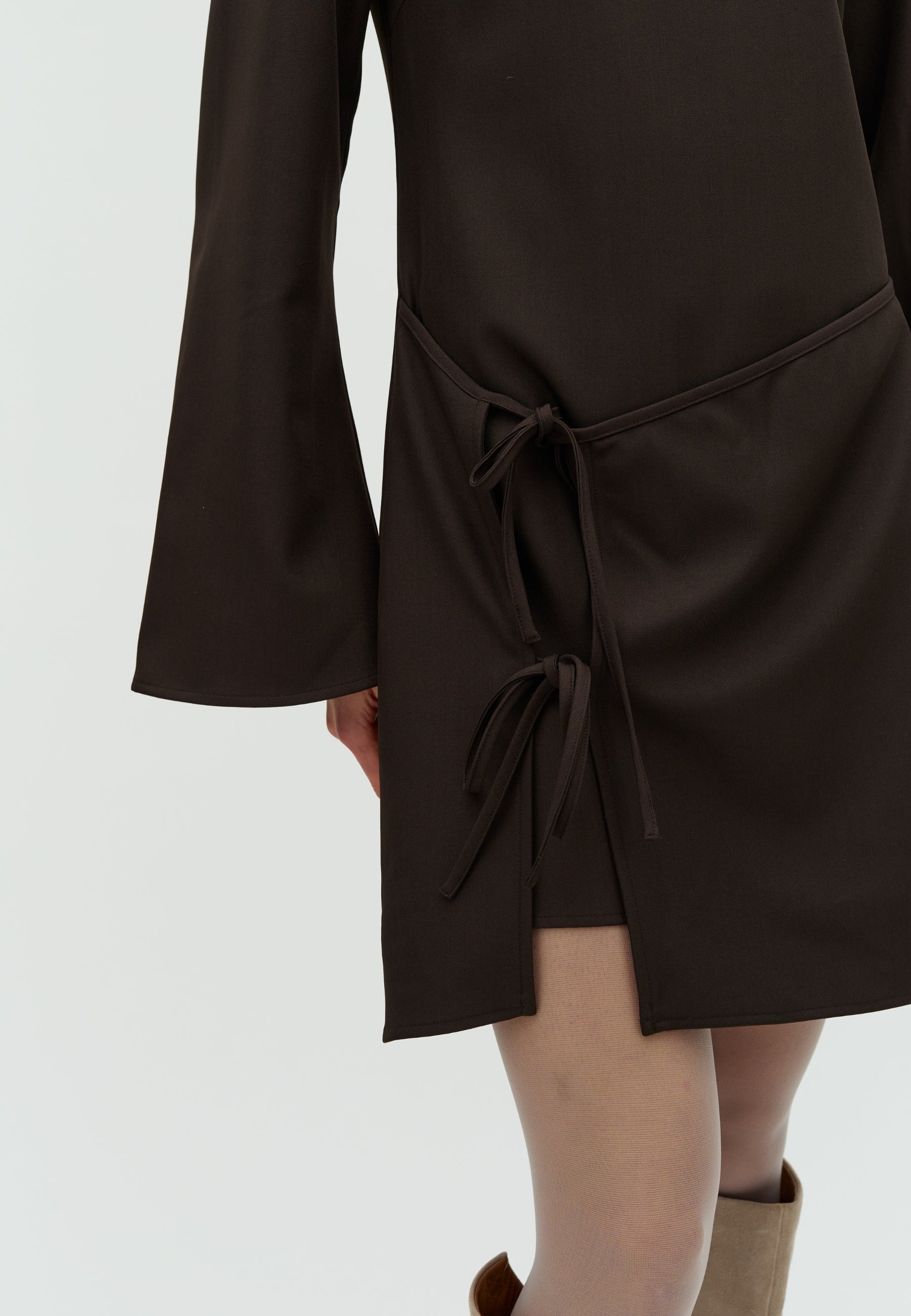 Mincio-F_Dark Brown_Model_1