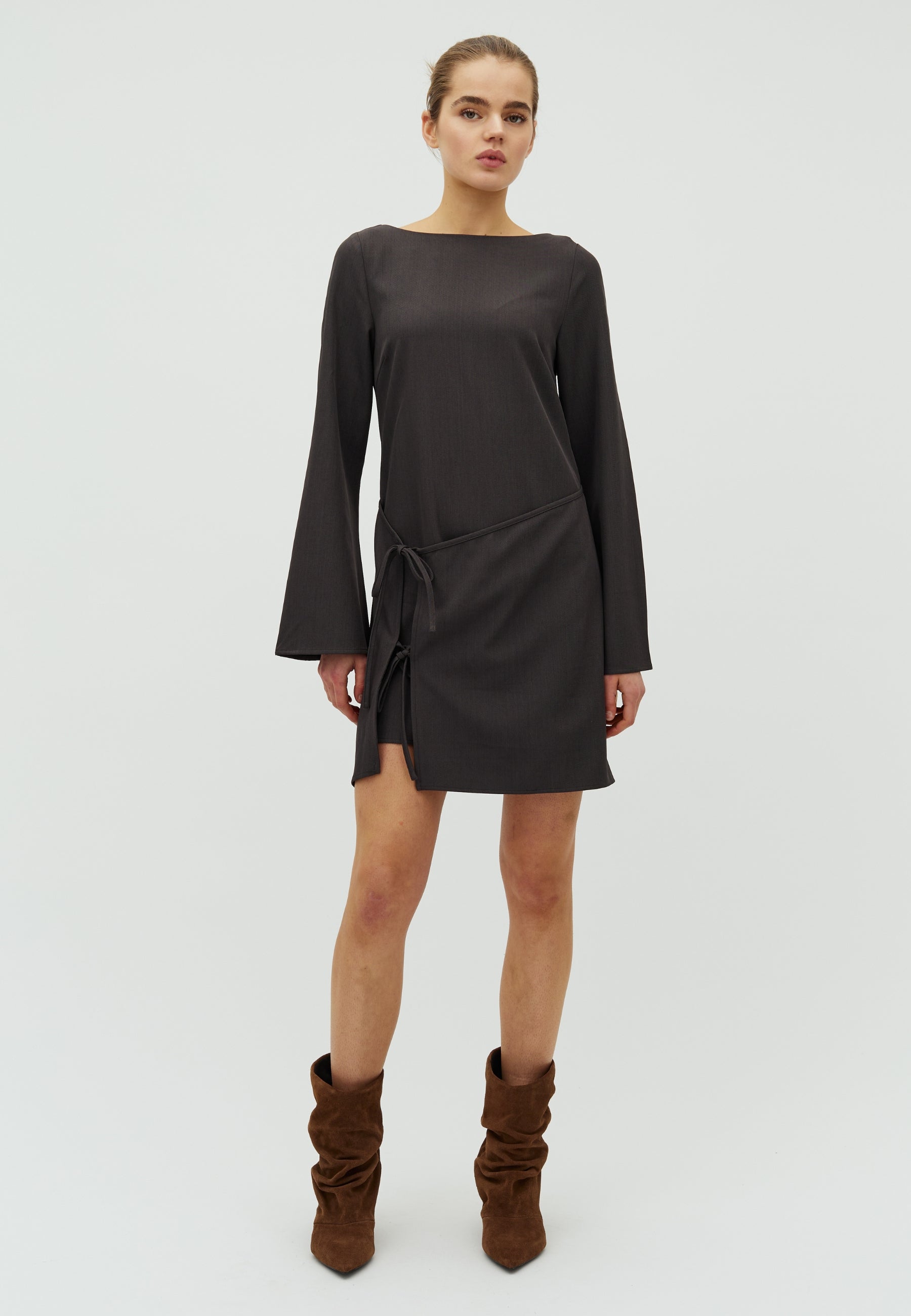 Mincio-F_Dark grey_Model_0