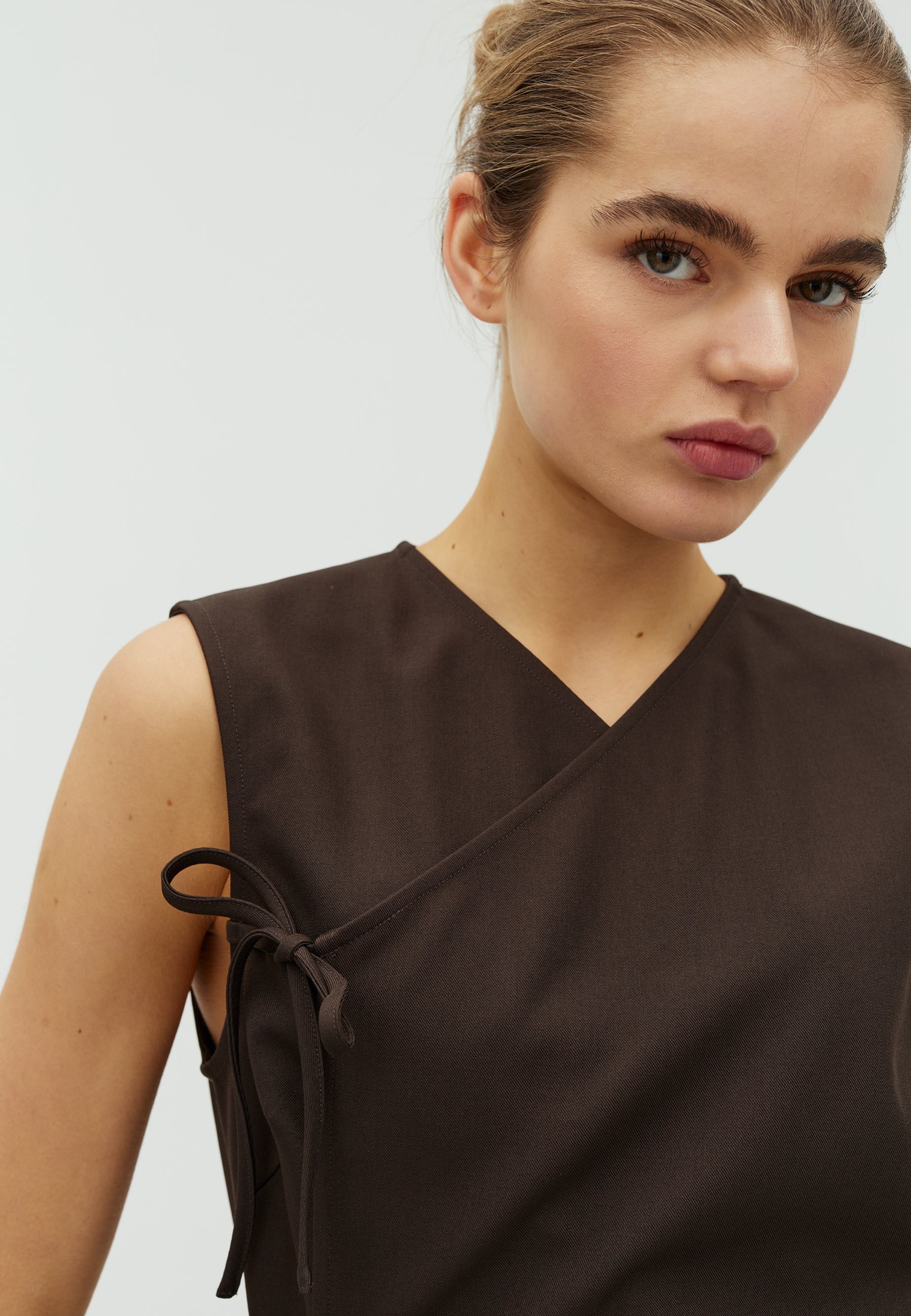 Zakram-F_Dark Brown_Model_1