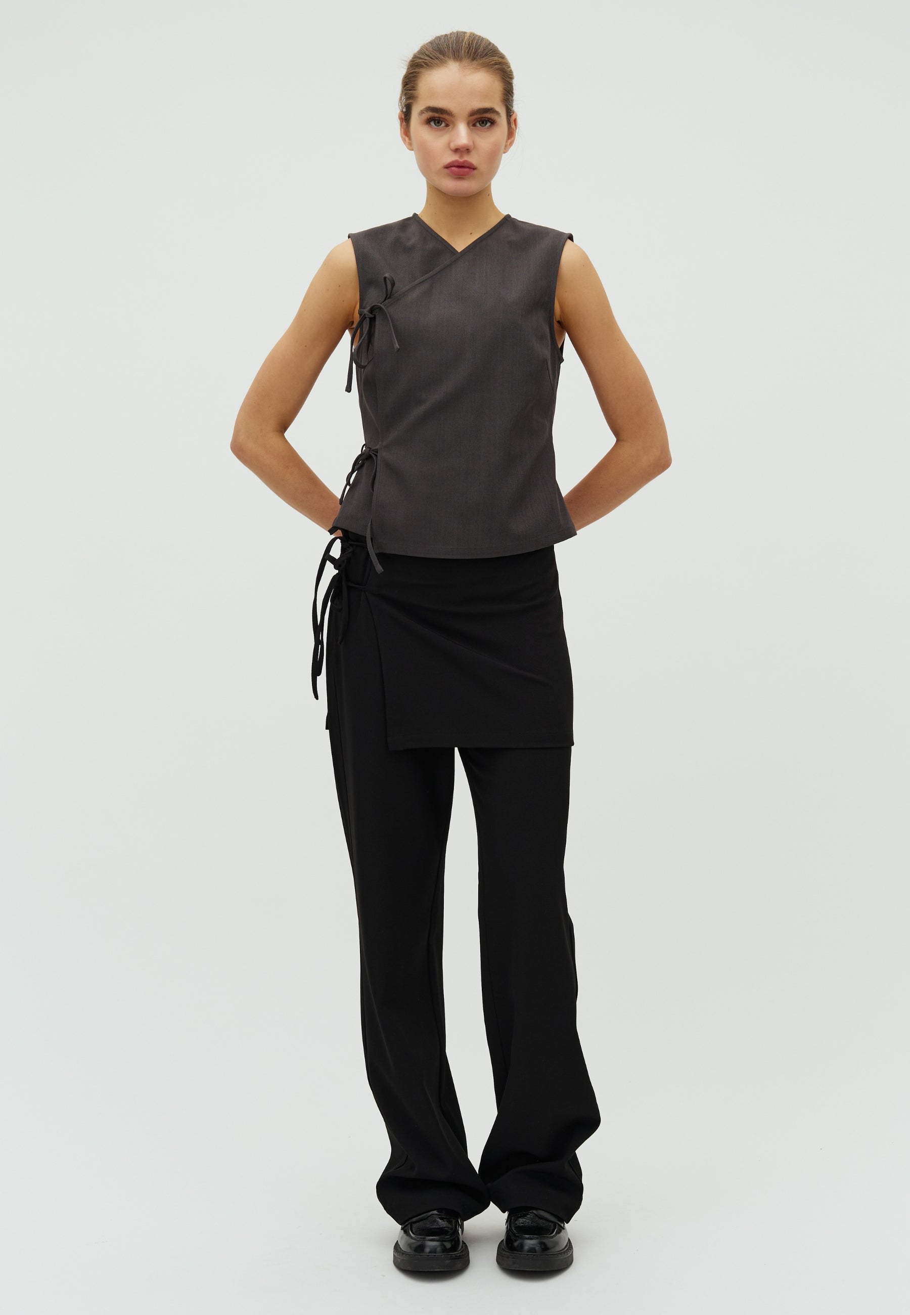 Kamira-F_Black_Model_0