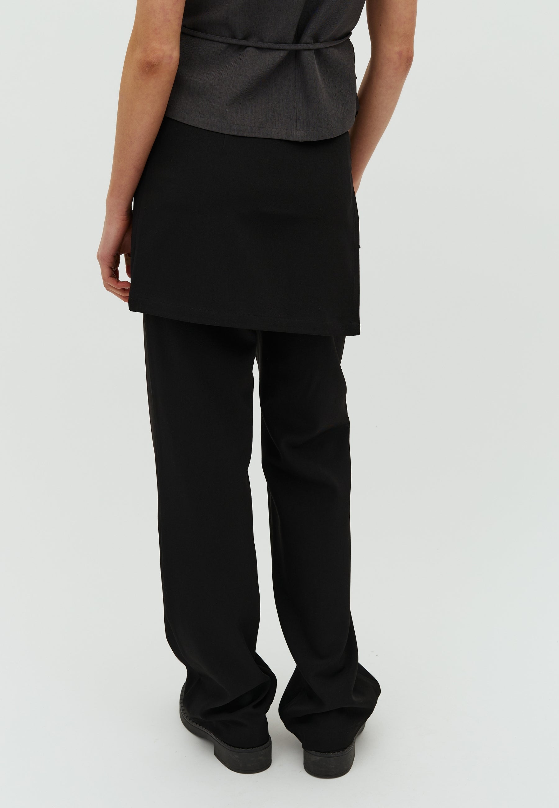 Kamira-F_Black_Model_2