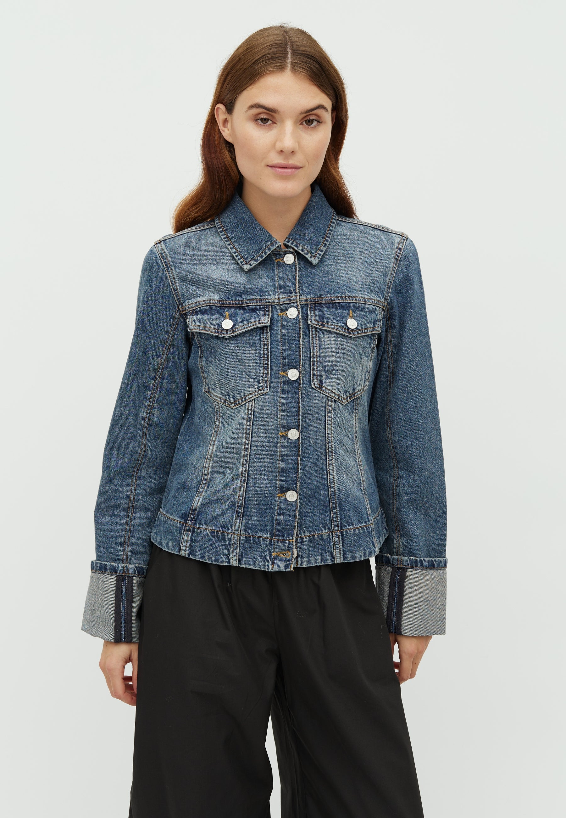 Ami-M_Washed Blue Jay_Model_0