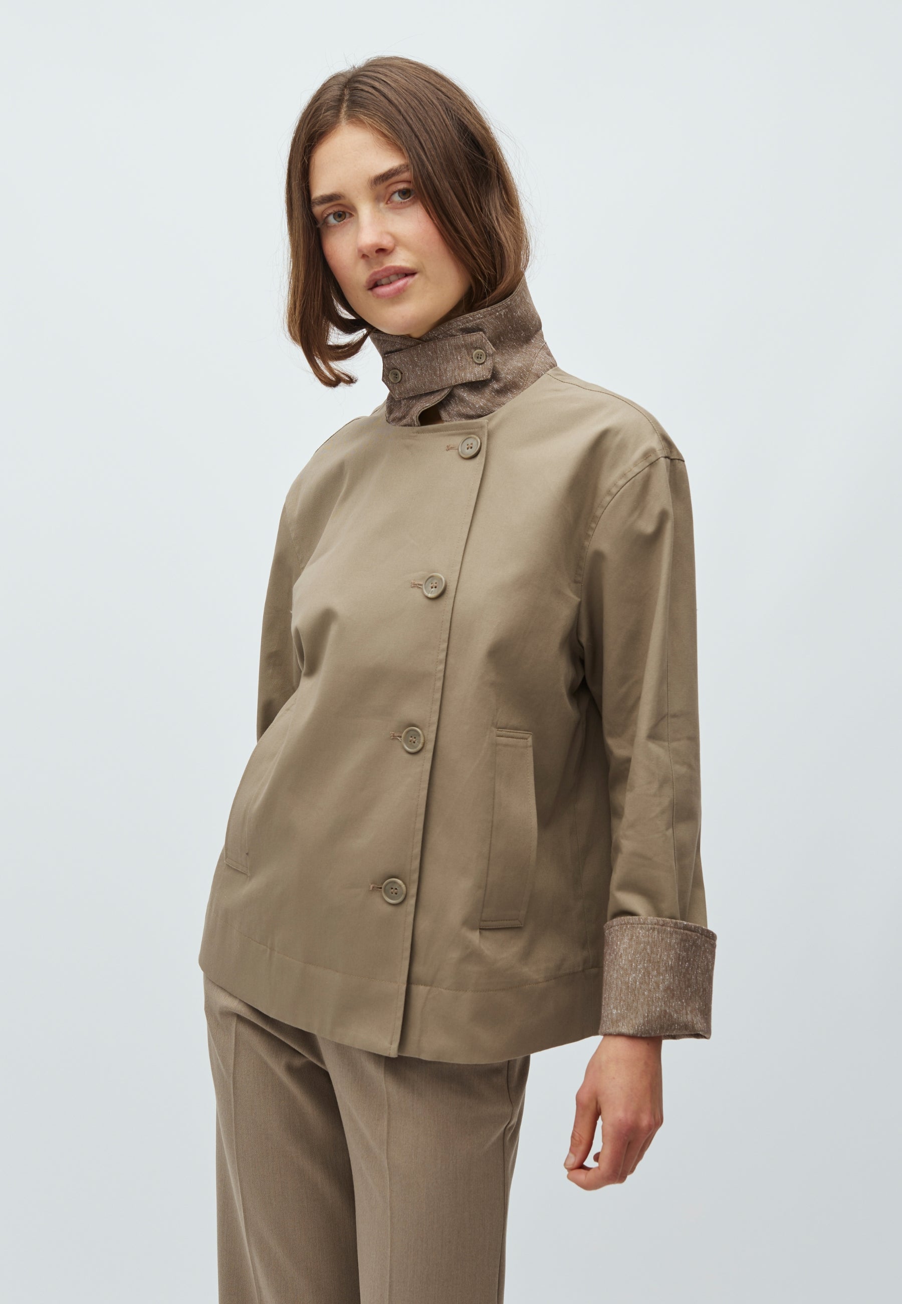 Bavina-M_Brindle Sand_Model_1