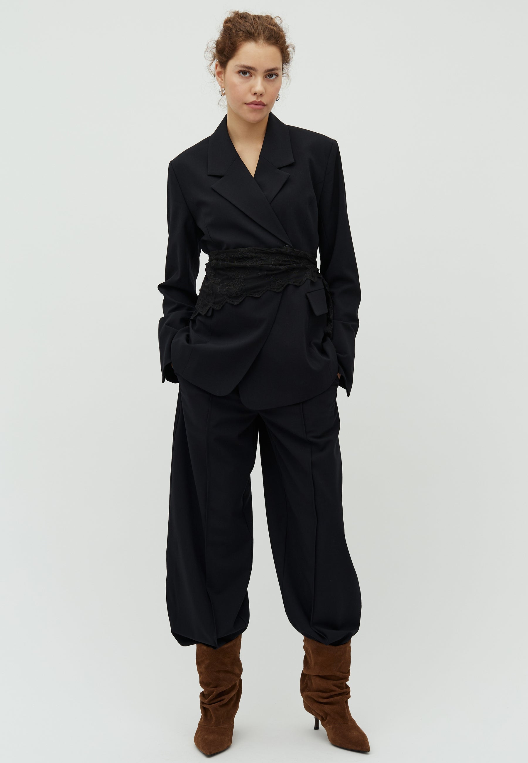 Pija-M_Black_Model_0