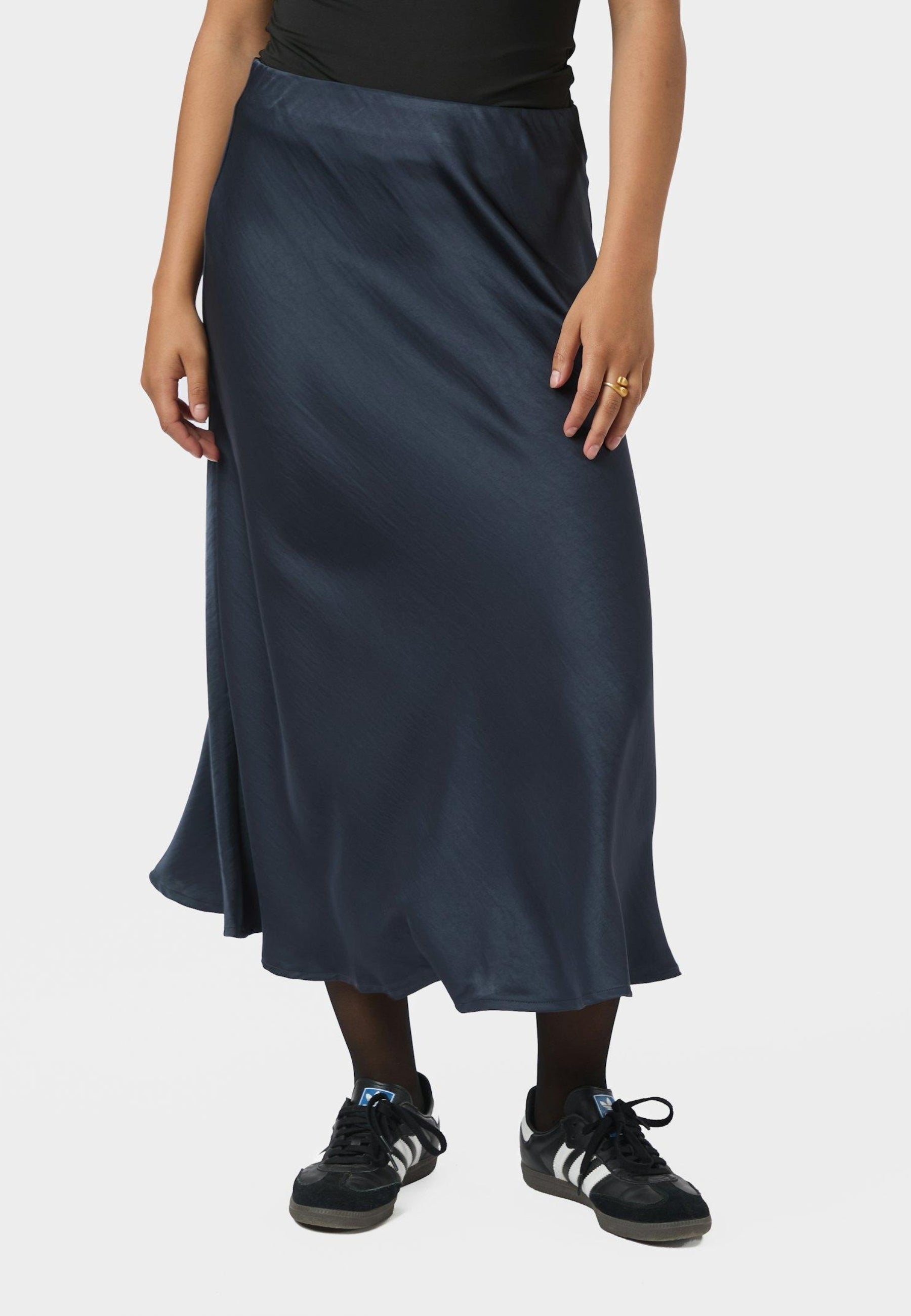 157755 Bovary Skirt_Midnight Blue_Model_1