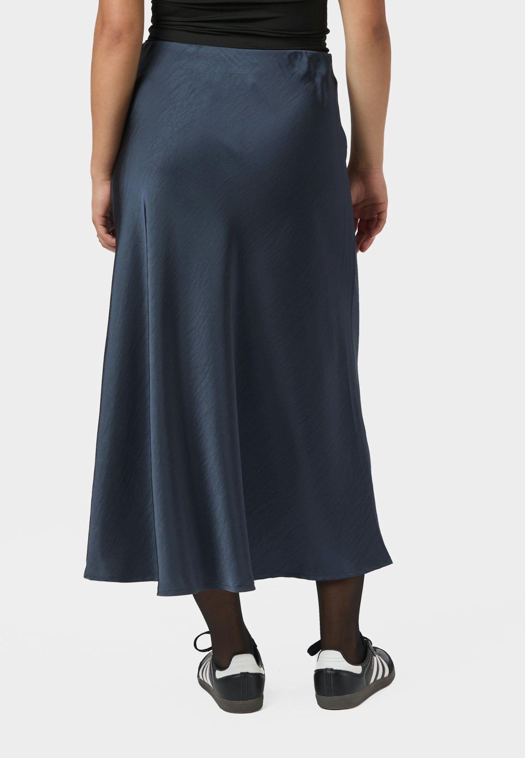 157755 Bovary Skirt_Midnight Blue_Model_2