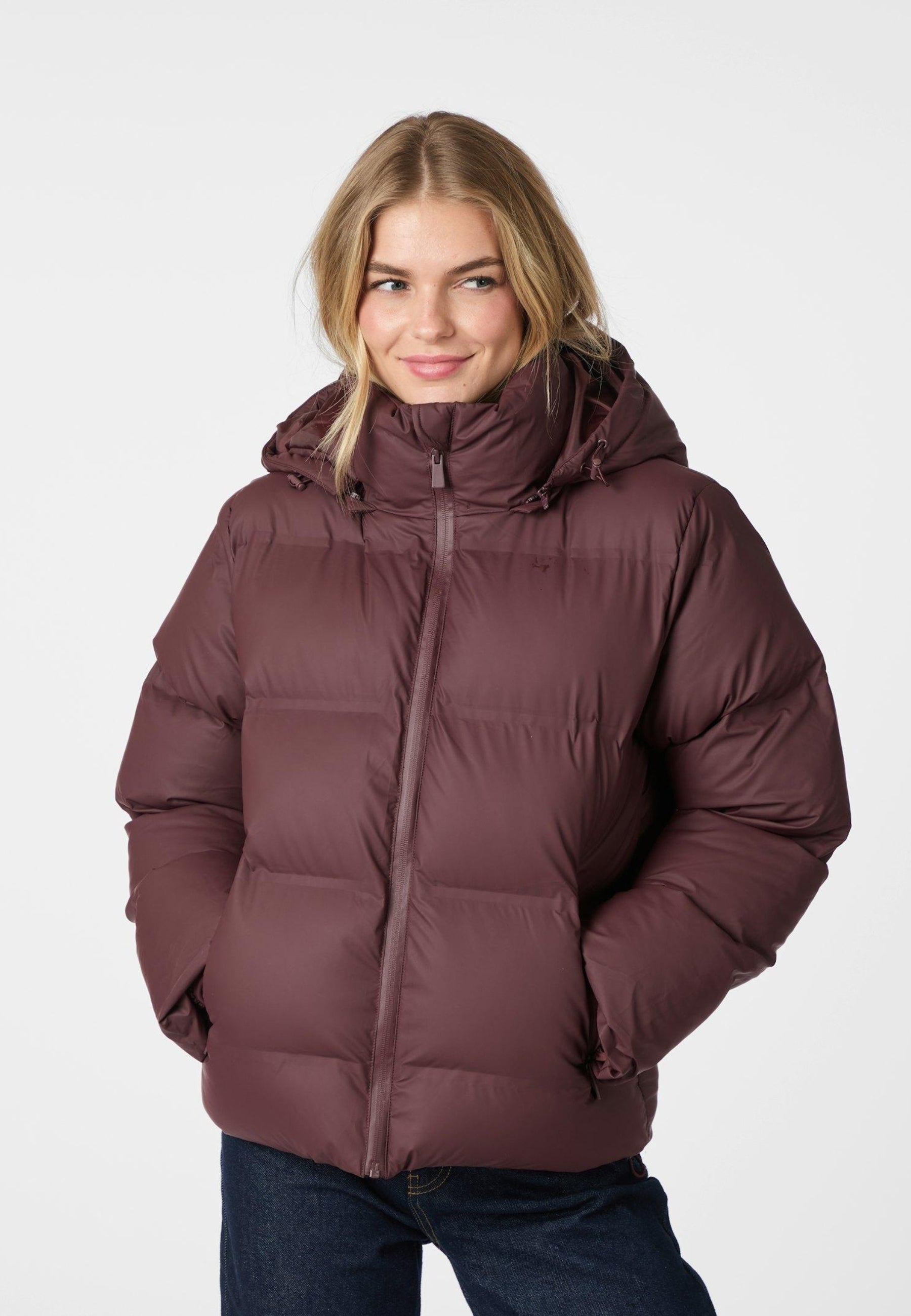 158082 Fox C Puffer Jacket_Bordeaux_Model_1
