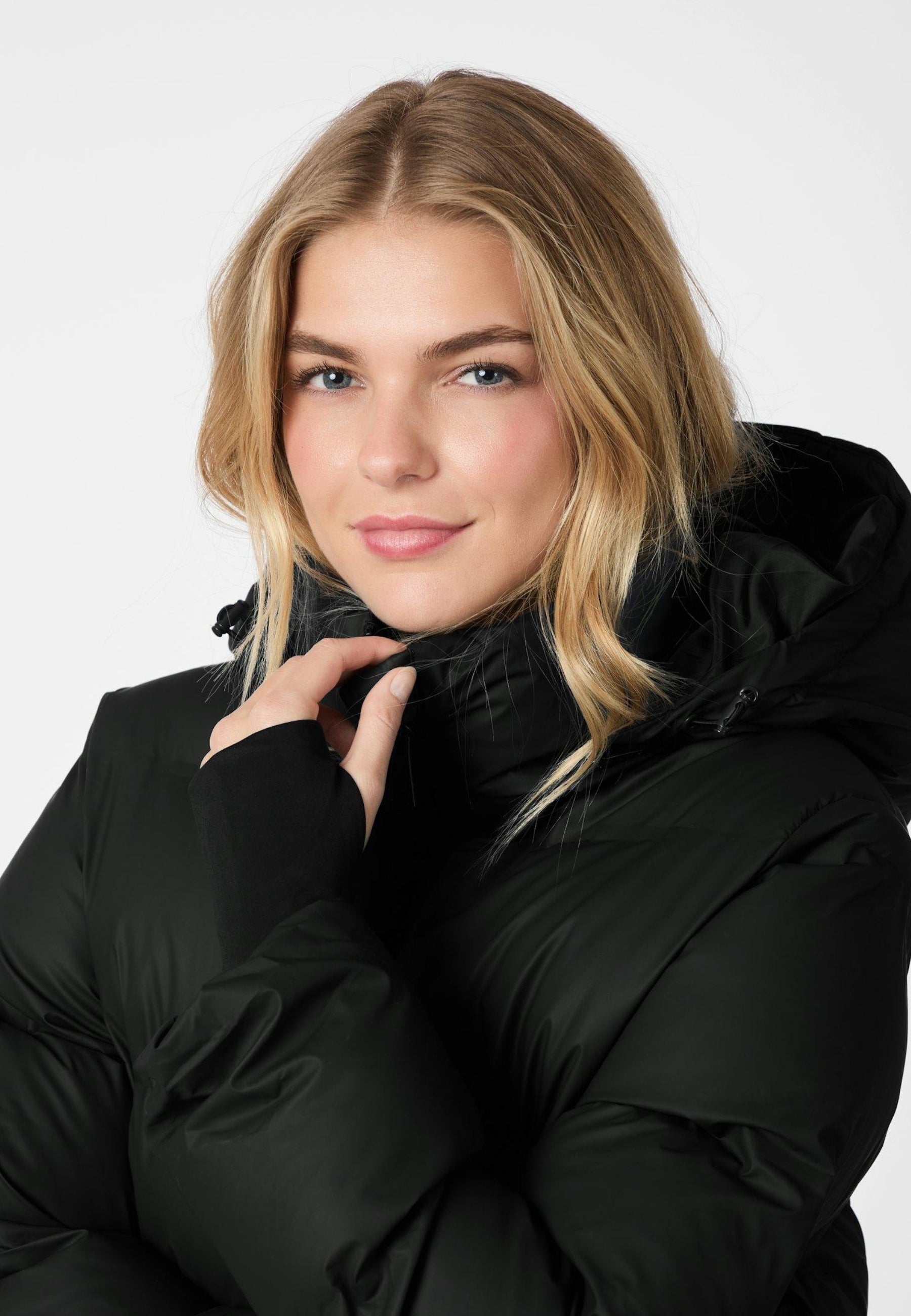 158082 Fox C Puffer Jacket_Black_Model_2