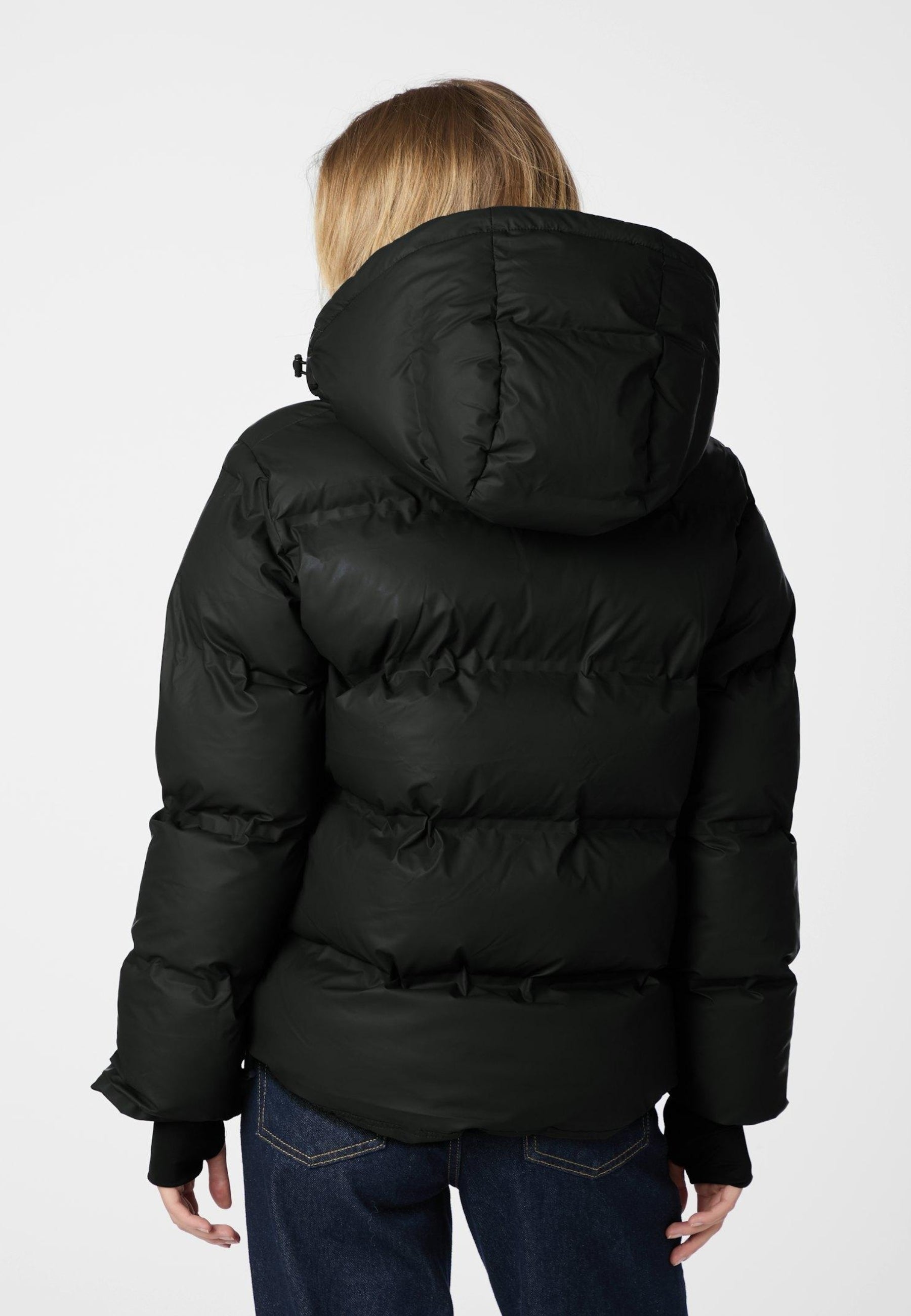 158082 Fox C Puffer Jacket_Black_Model_3