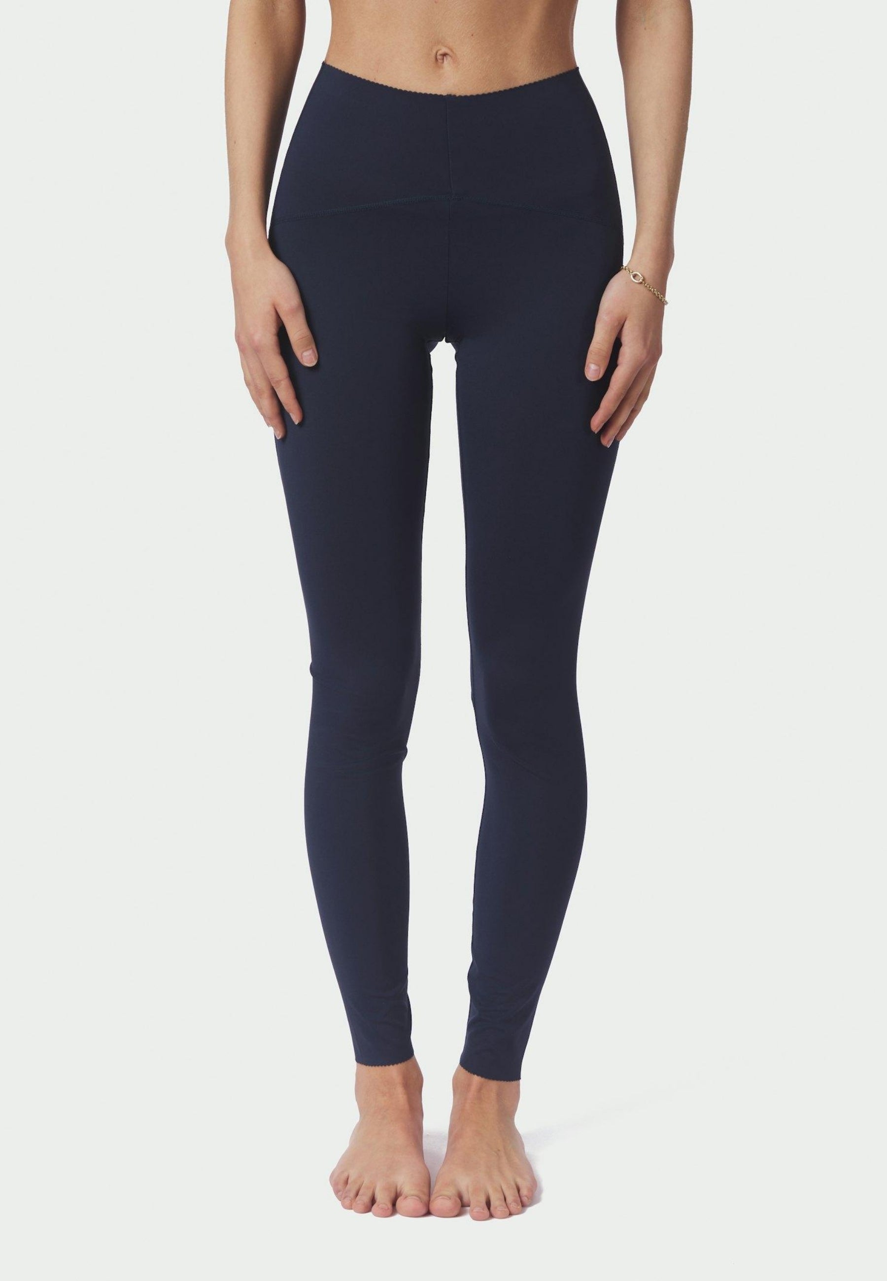 166994 Vesta Leggings_Navy_Model_1