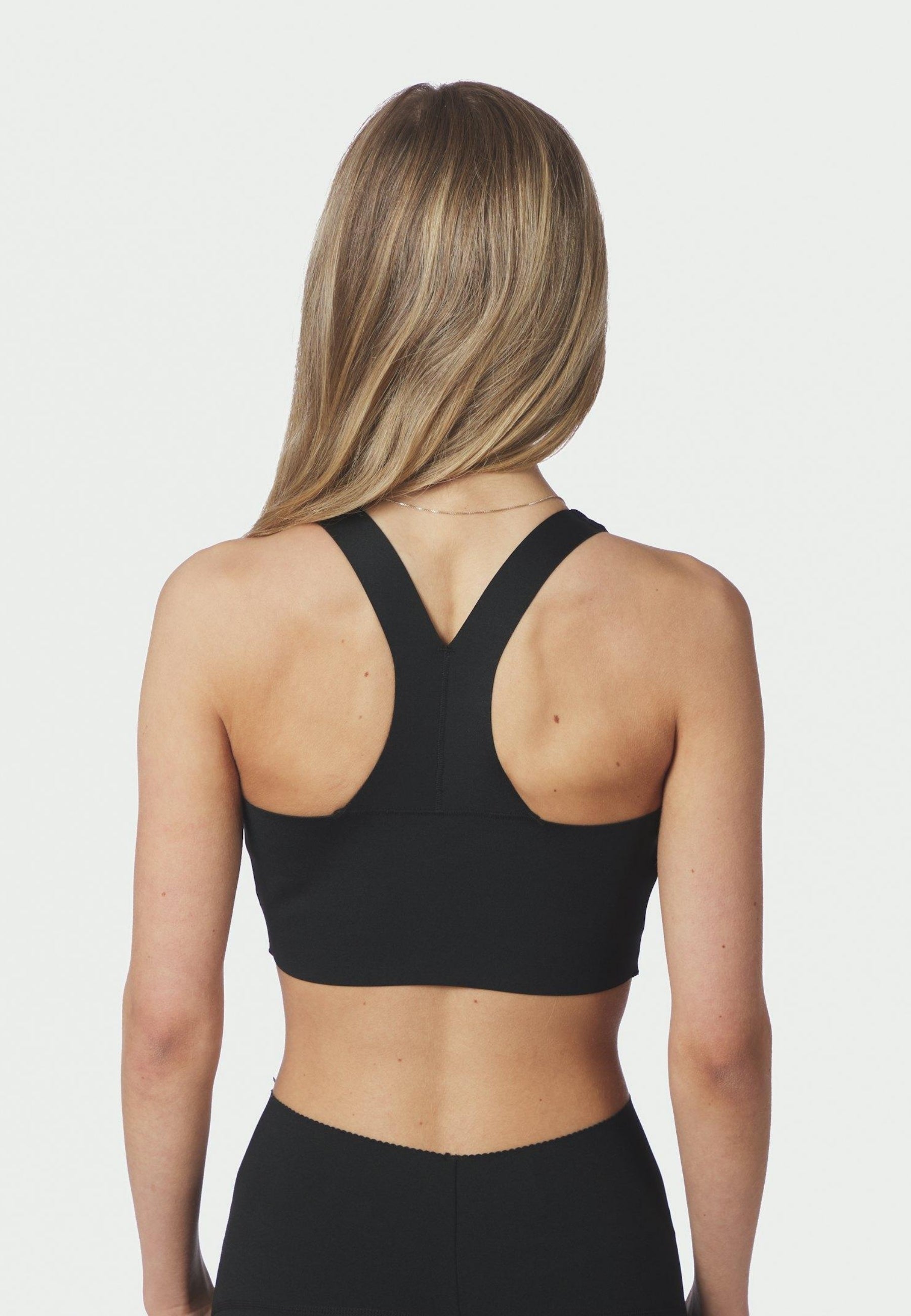 167130 Dutta Top_Black_Model_2