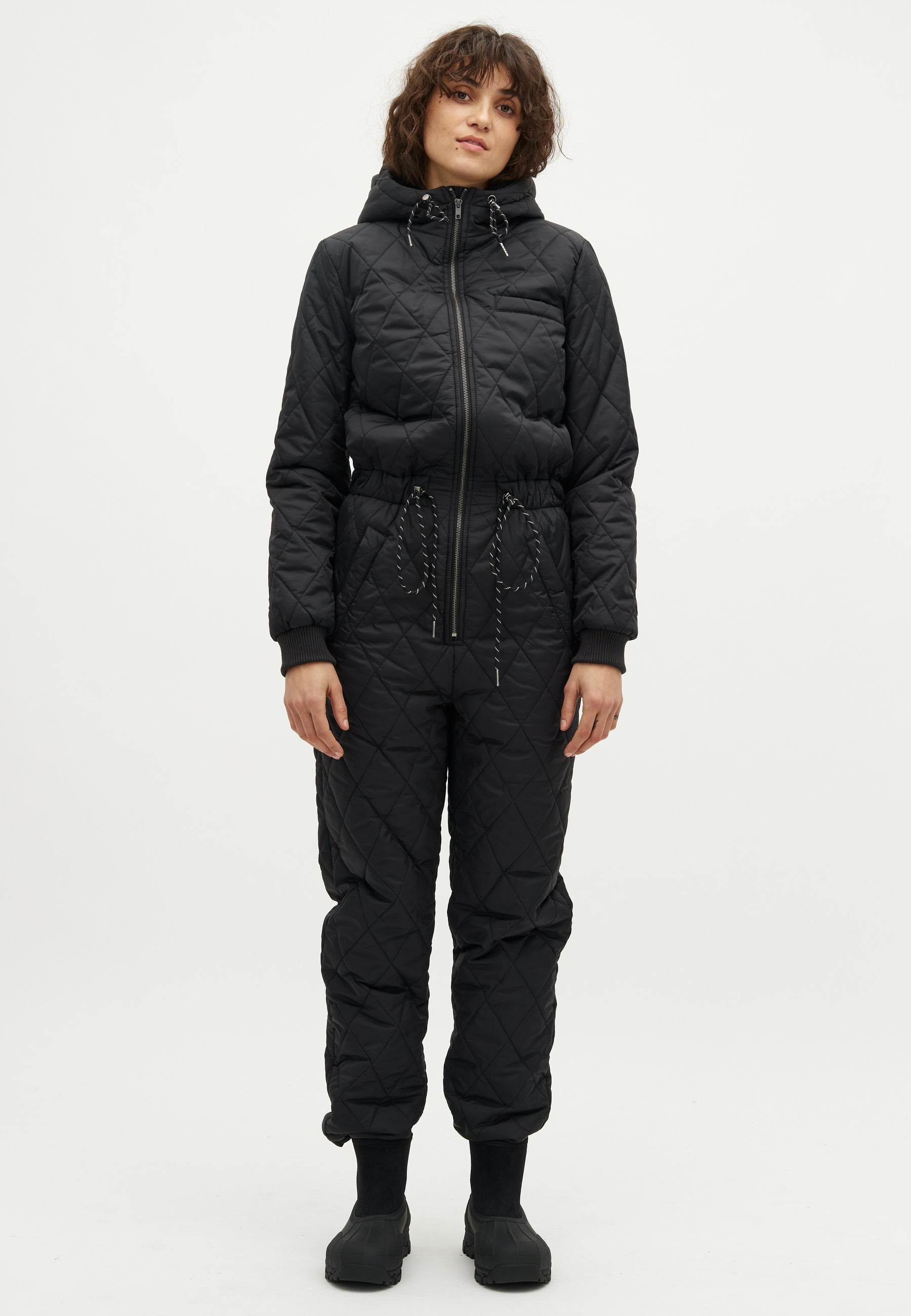 Isolde T_Black_Model_0