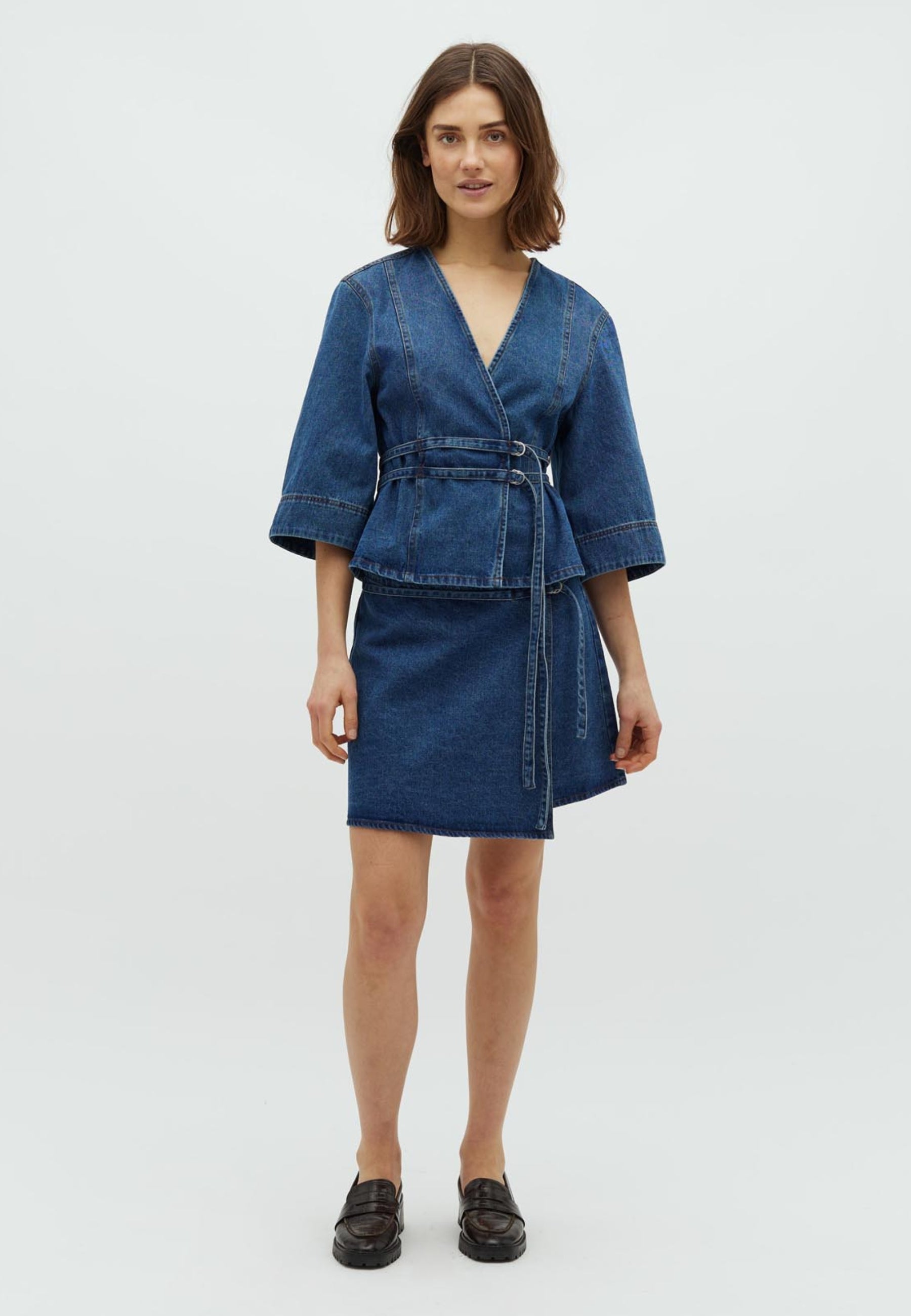 Caja B-G_Vintage blue Wash_Model_0