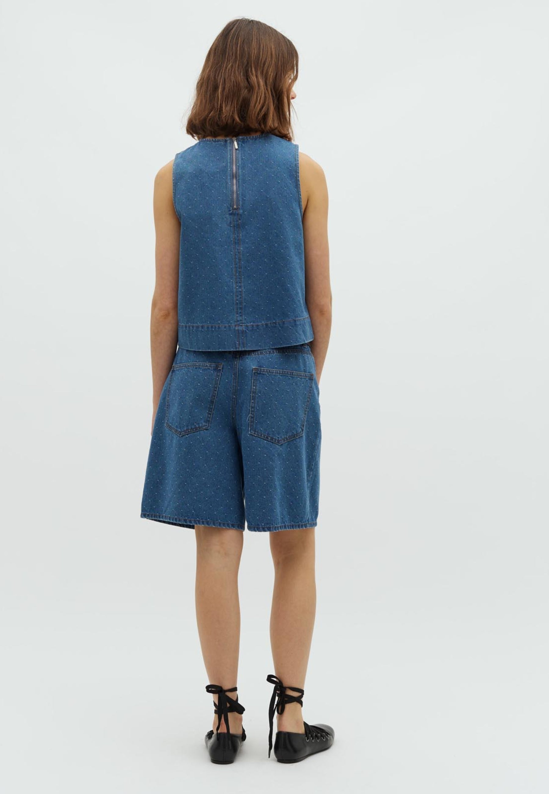 Rihne-G_Midt blue dot_Model_2