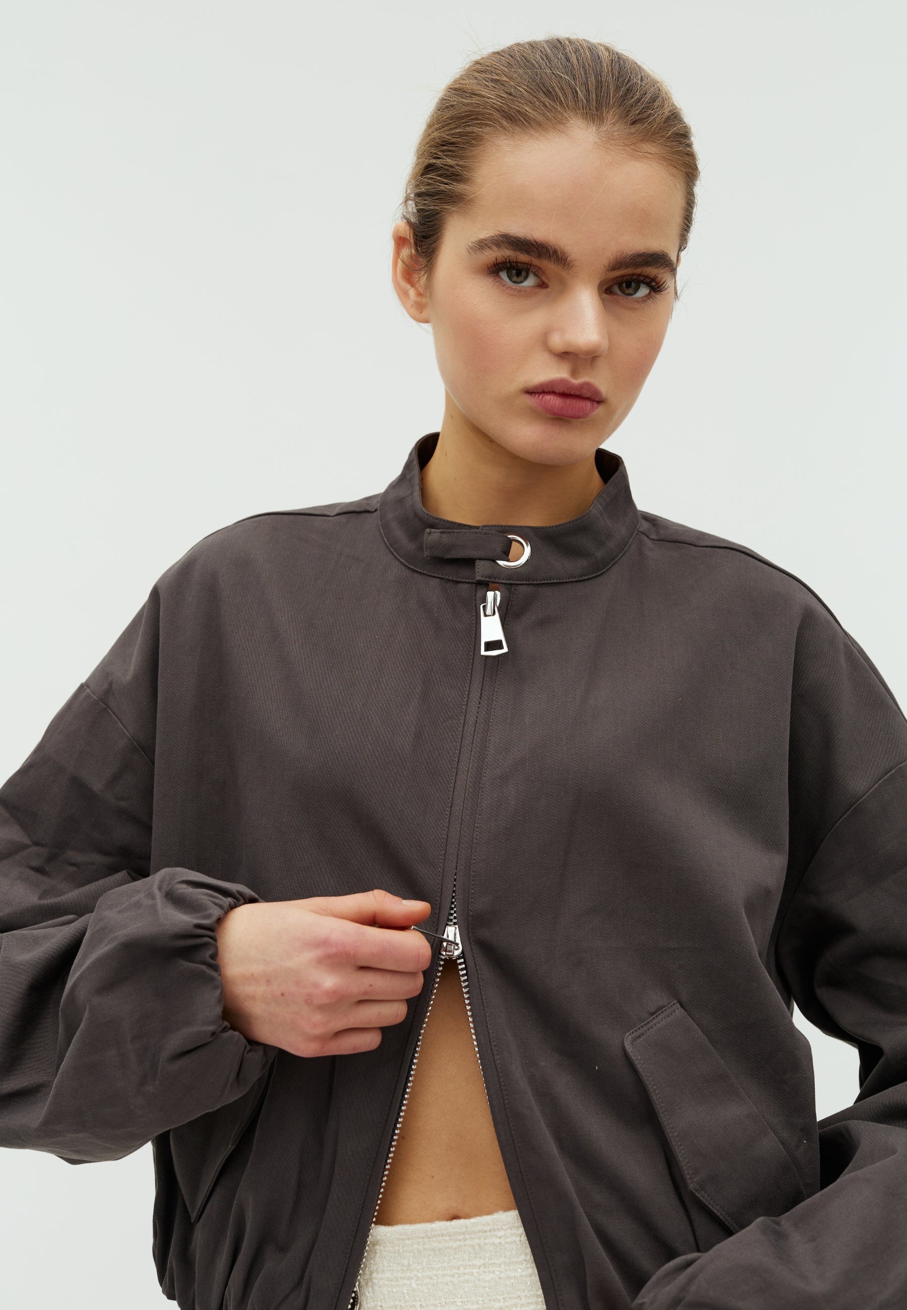 Elicora-F_Dark grey_Model_1