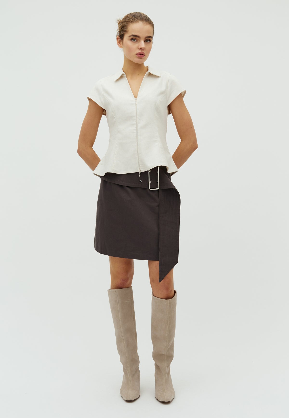 Biella-F_Dark grey_Model_0