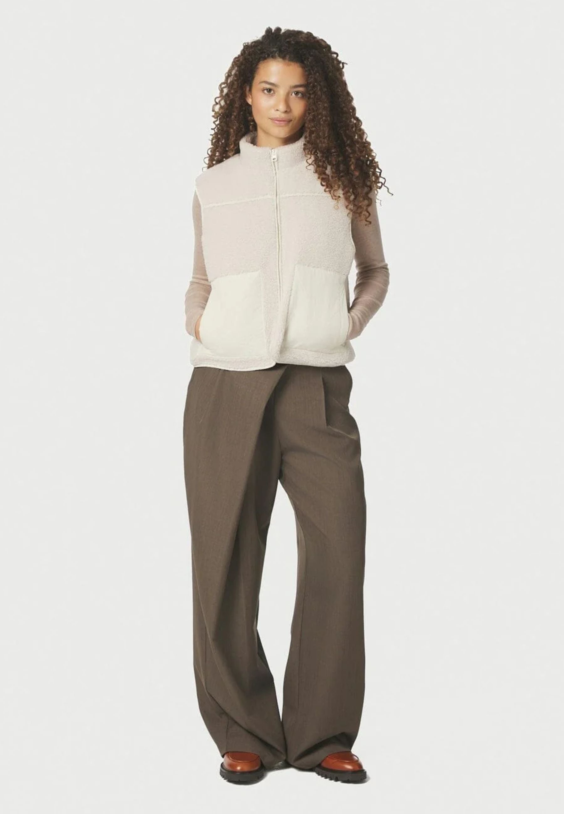 155725 Scout Teddy Waistcoat_Ivory/Ivory_Model_3