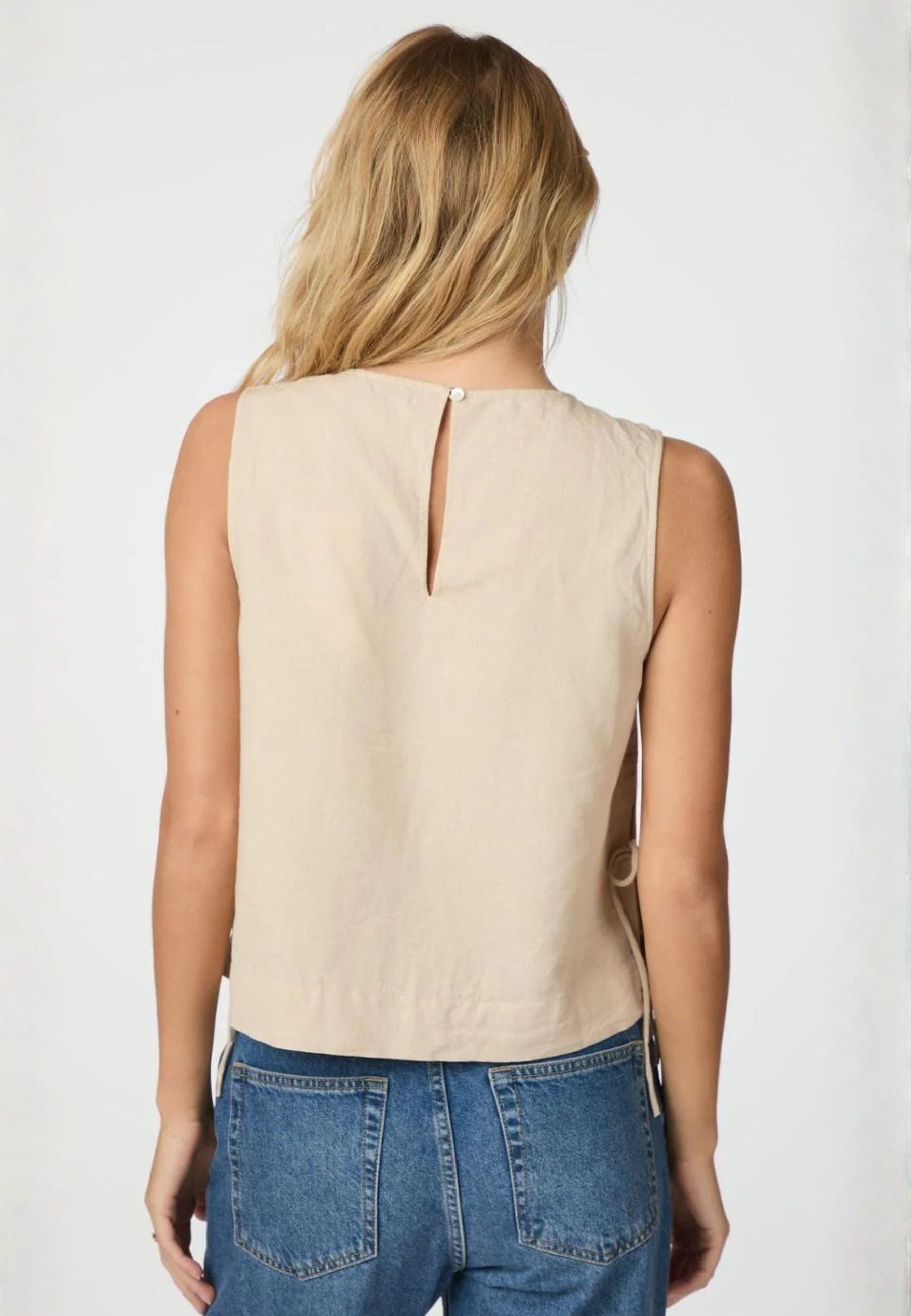 159947 Svetlana linen Top_Sand_Model_2