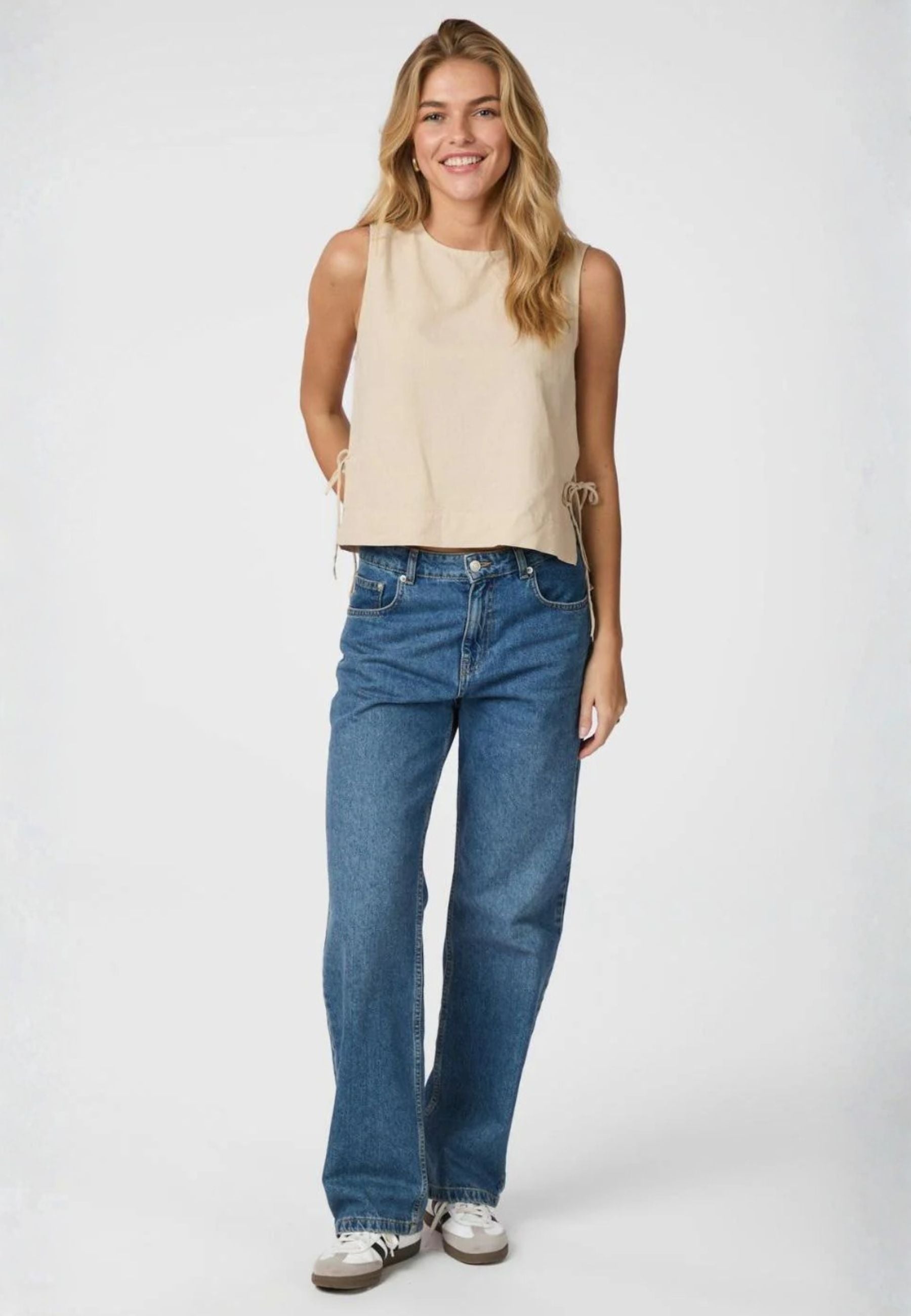 159947 Svetlana linen Top_Sand_Model_3