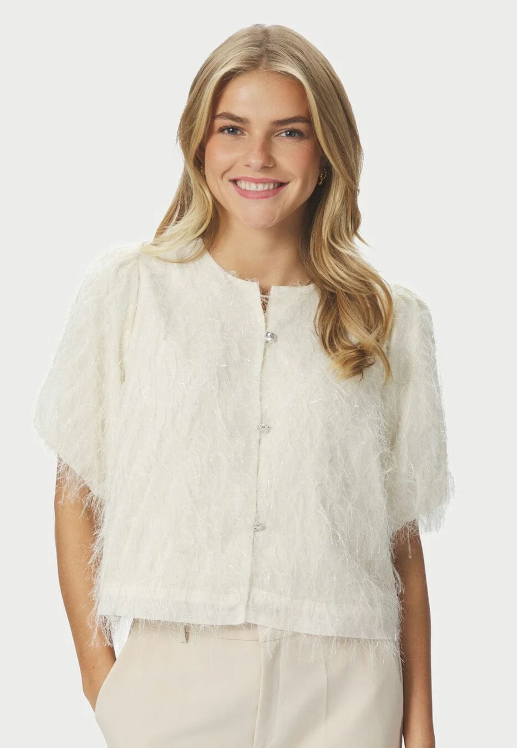 167582 Aisa Frilly Blouse_Creme_Model_0