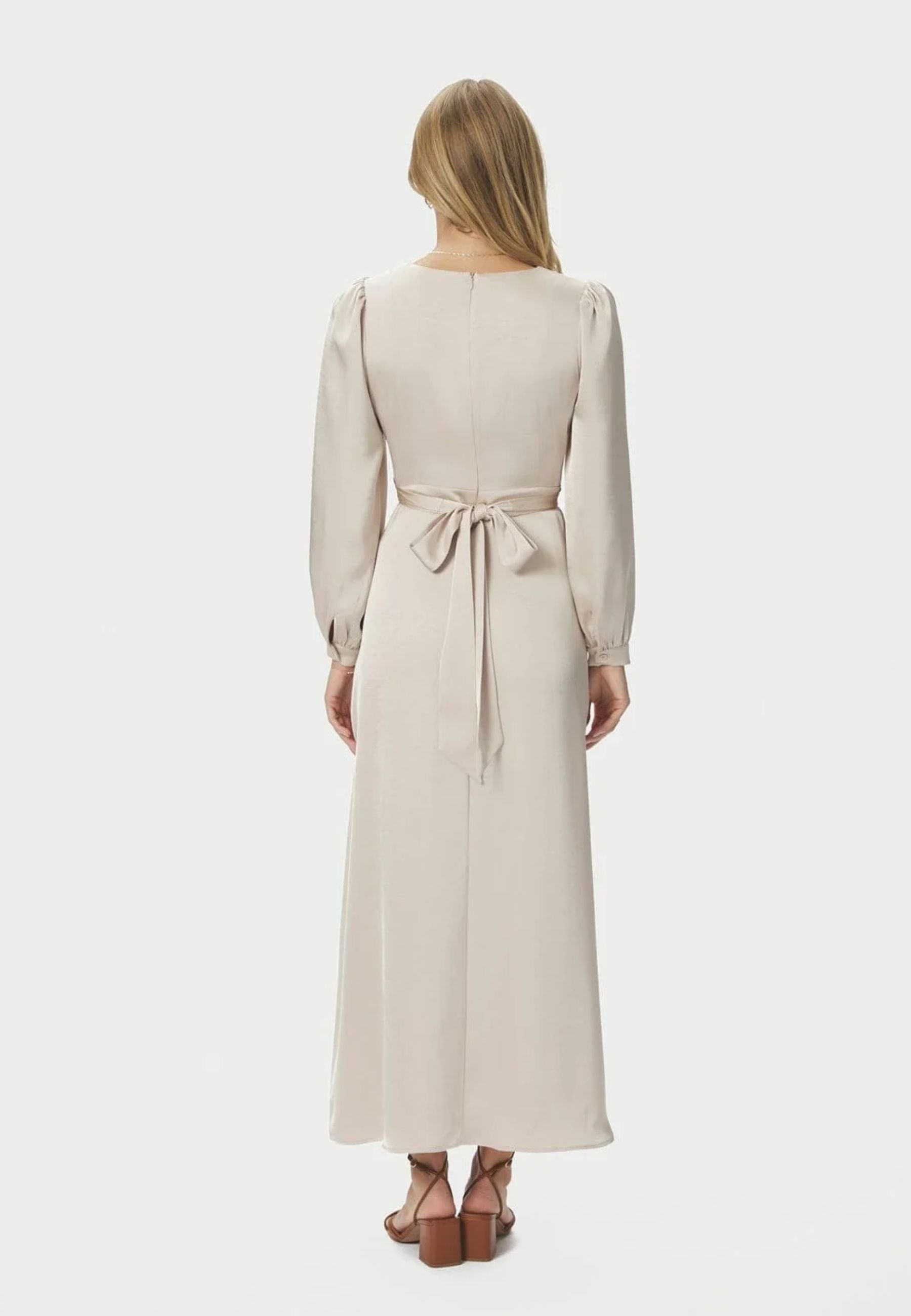 168431 Bretti Heavy Sateen Dress_Champagne_Model_2