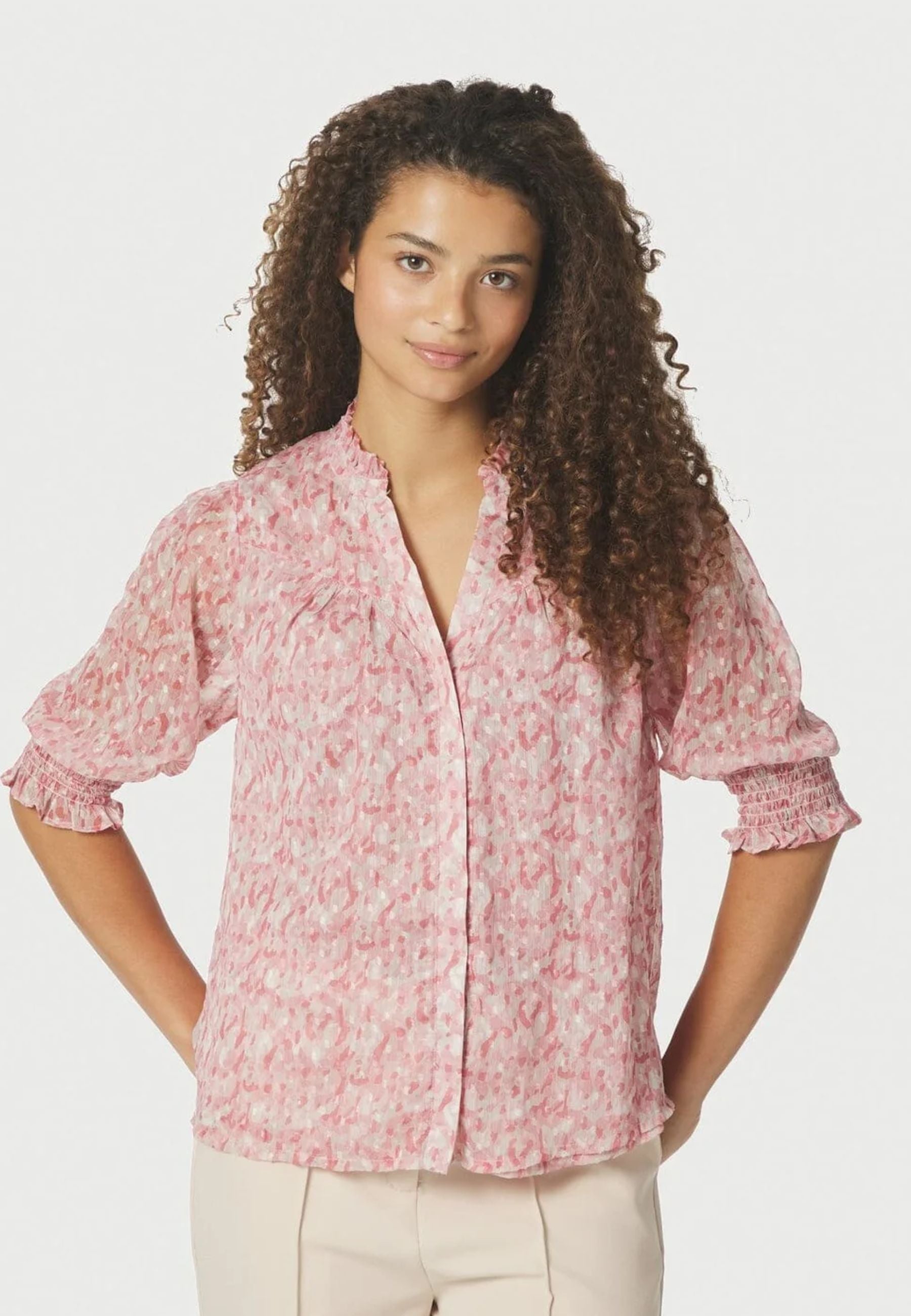 168379 Diana Blurred Blouse_ROSE_Model_0