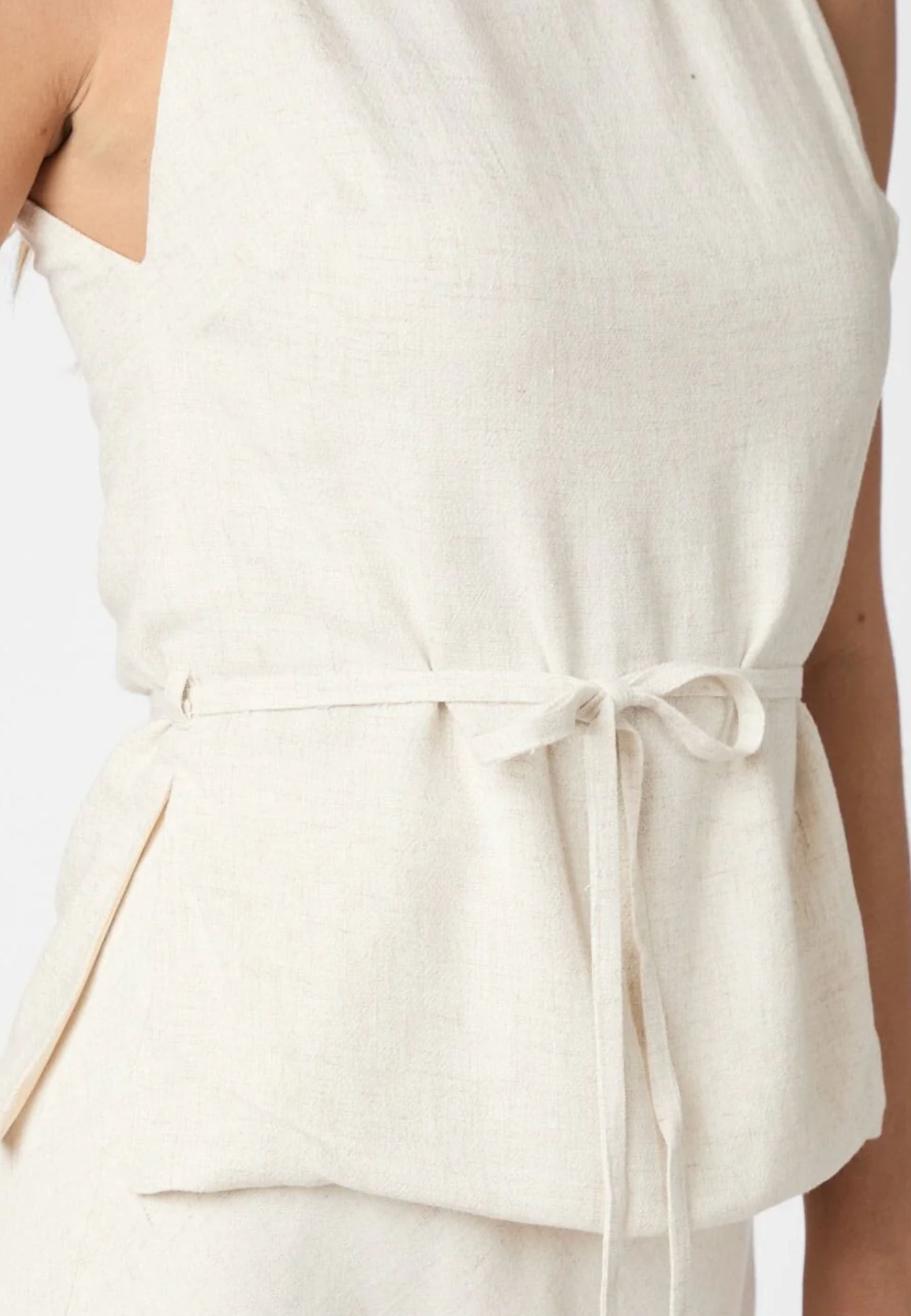 165623 Nassa Linen Top_Natural_Model_1