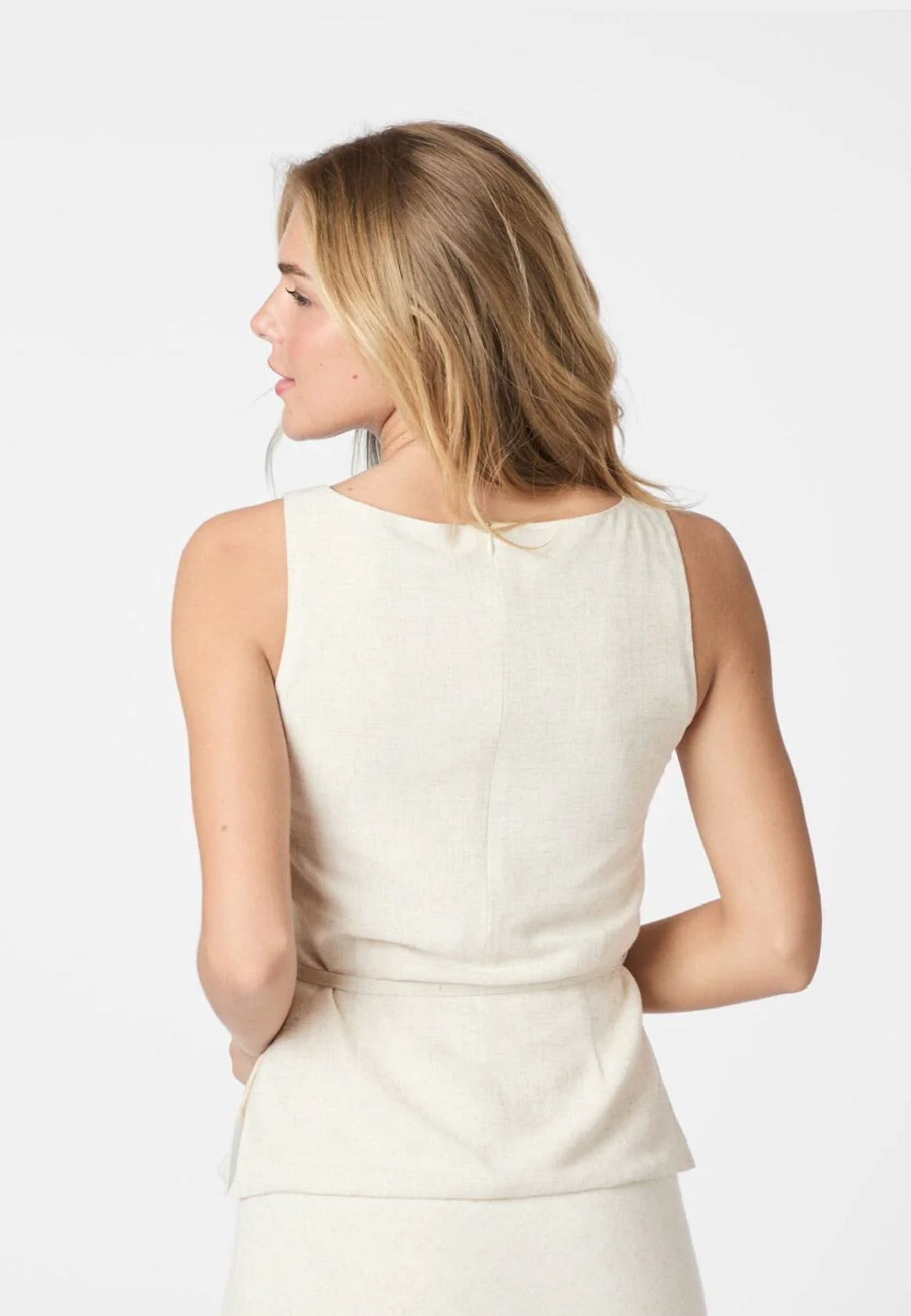 165623 Nassa Linen Top_Natural_Model_2