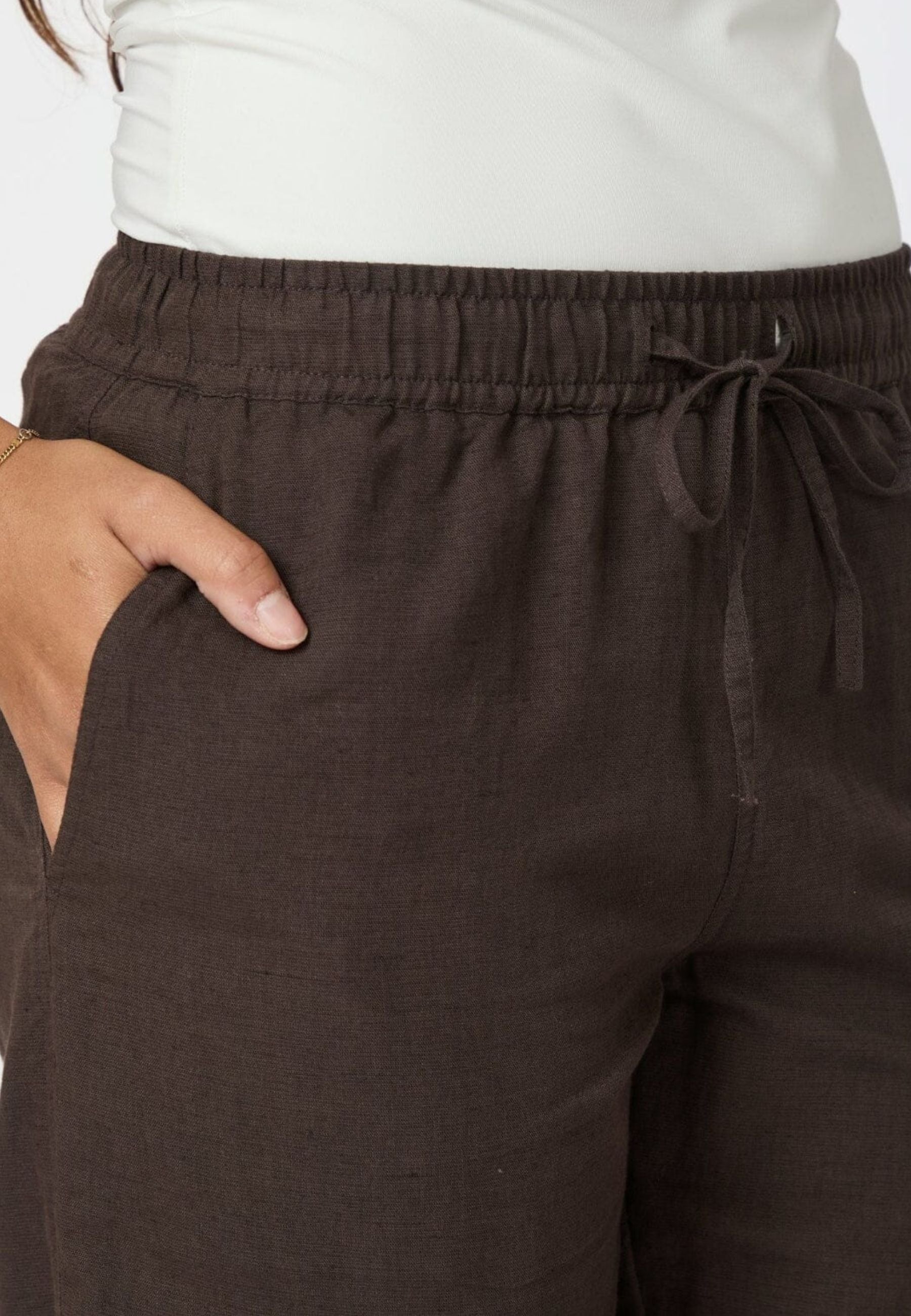 158949 Sonar Linen Pants_Dark Brown_Model_2