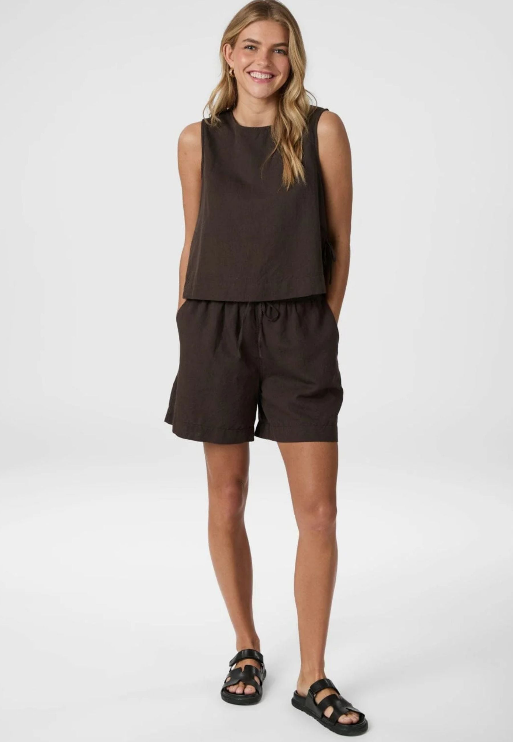 159947 Svetlana linen Top_Dark Brown_Model_3