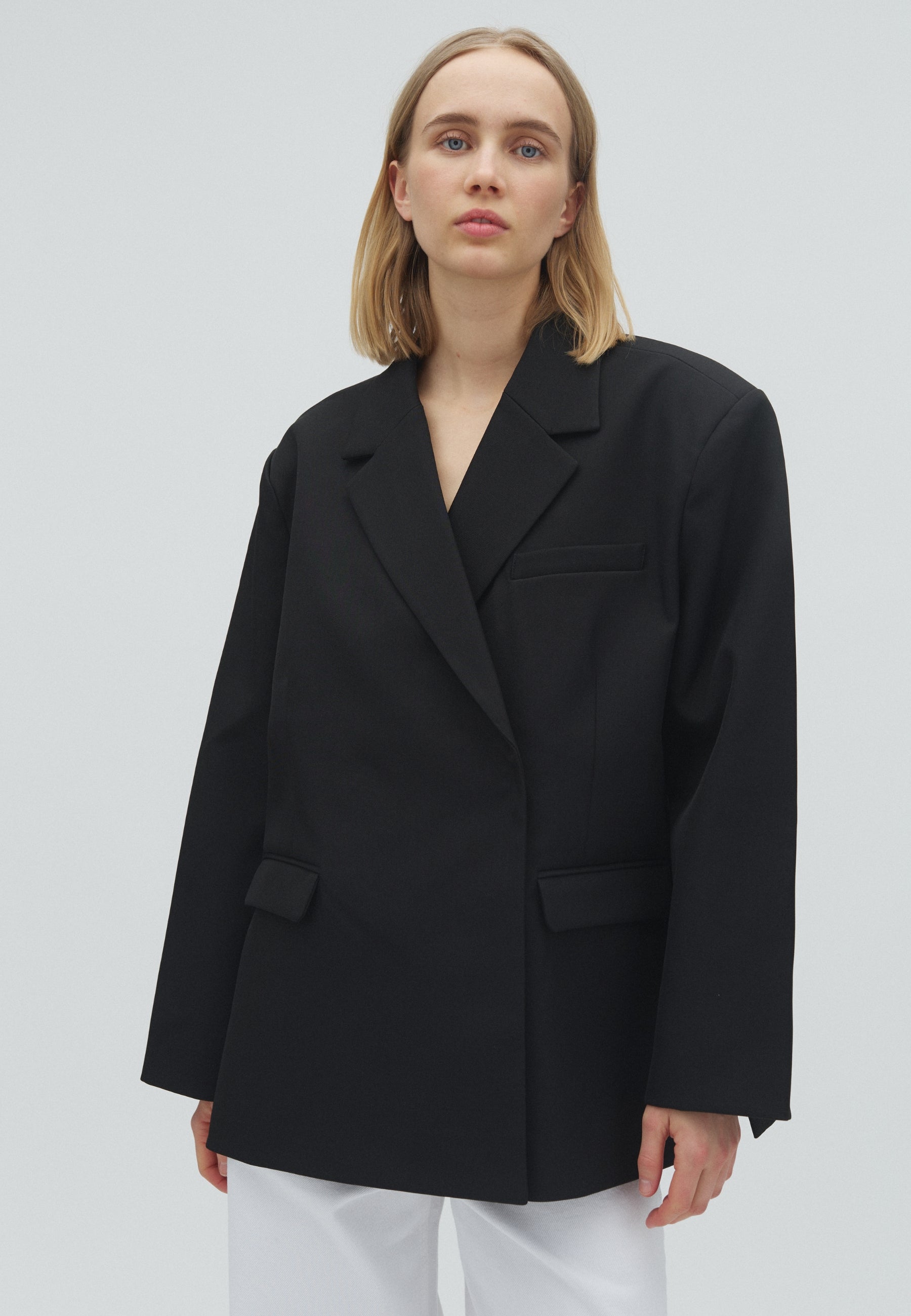 Amariella-M_Black_Model_1