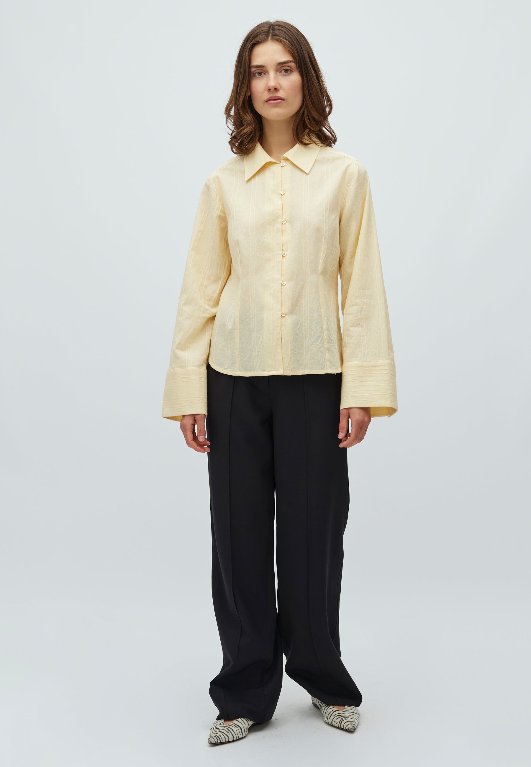 Aulori-M_Summer Yellow_Model_2