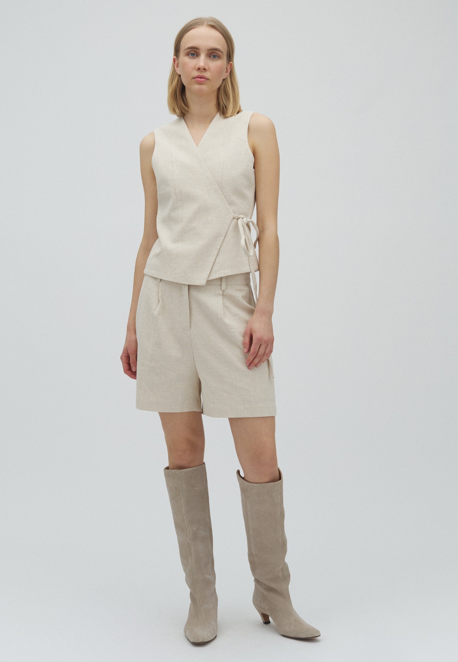 169563 Tega Ramie Shorts_Natural_Model_0