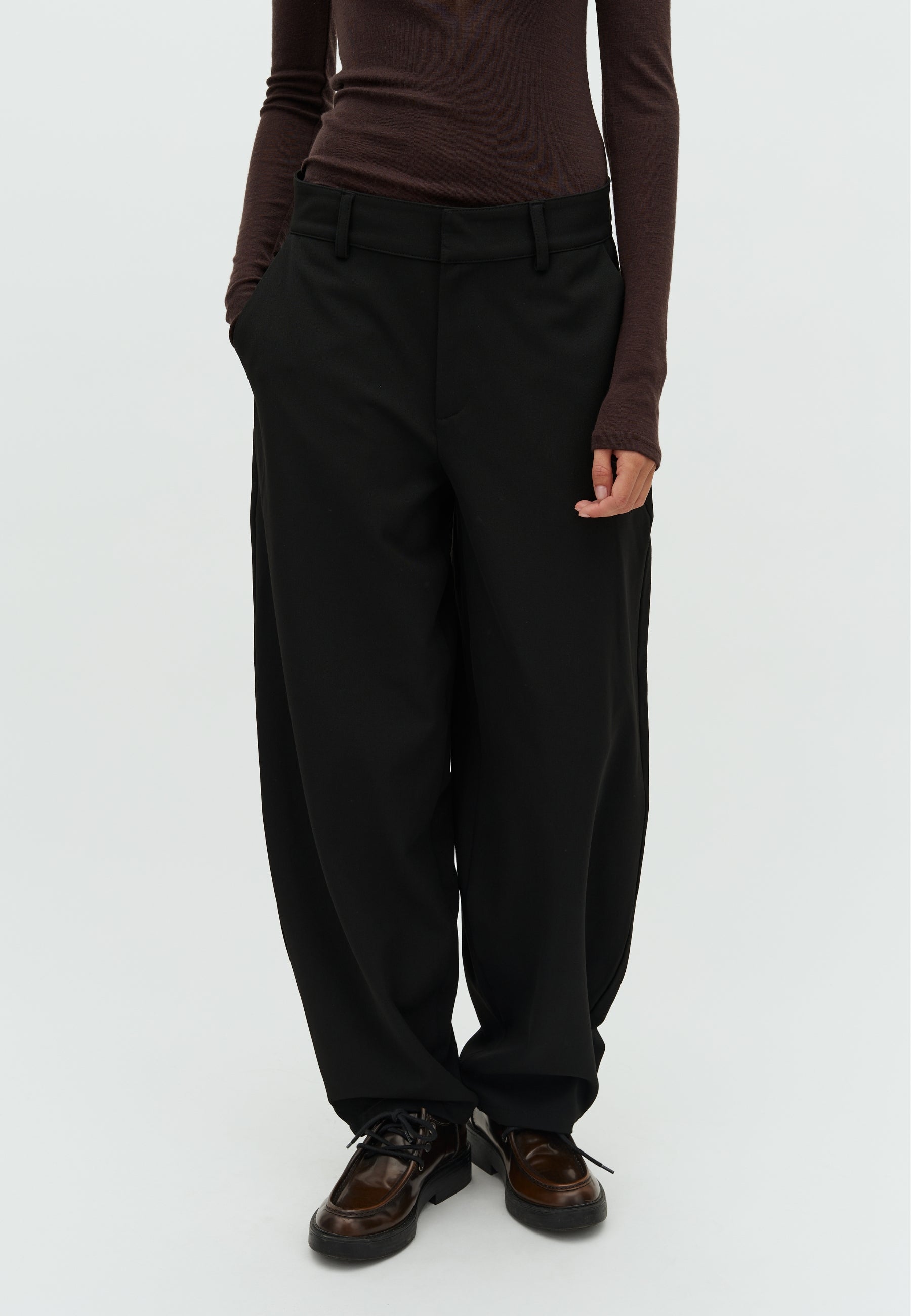 Silira-M_Black_Model_1