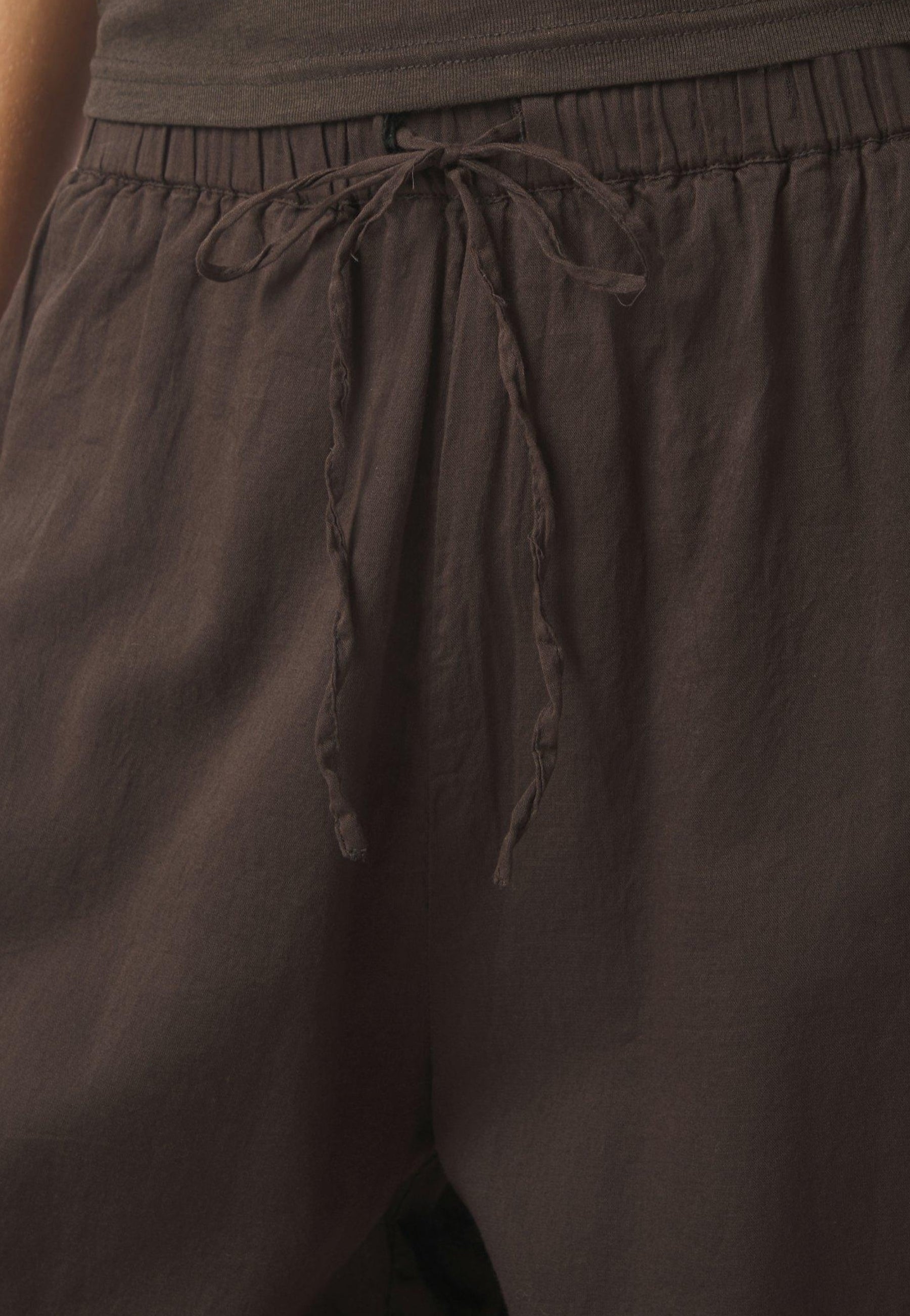 169158 Elyse S Voile Balloon Pants_Dark Brown_Model_1