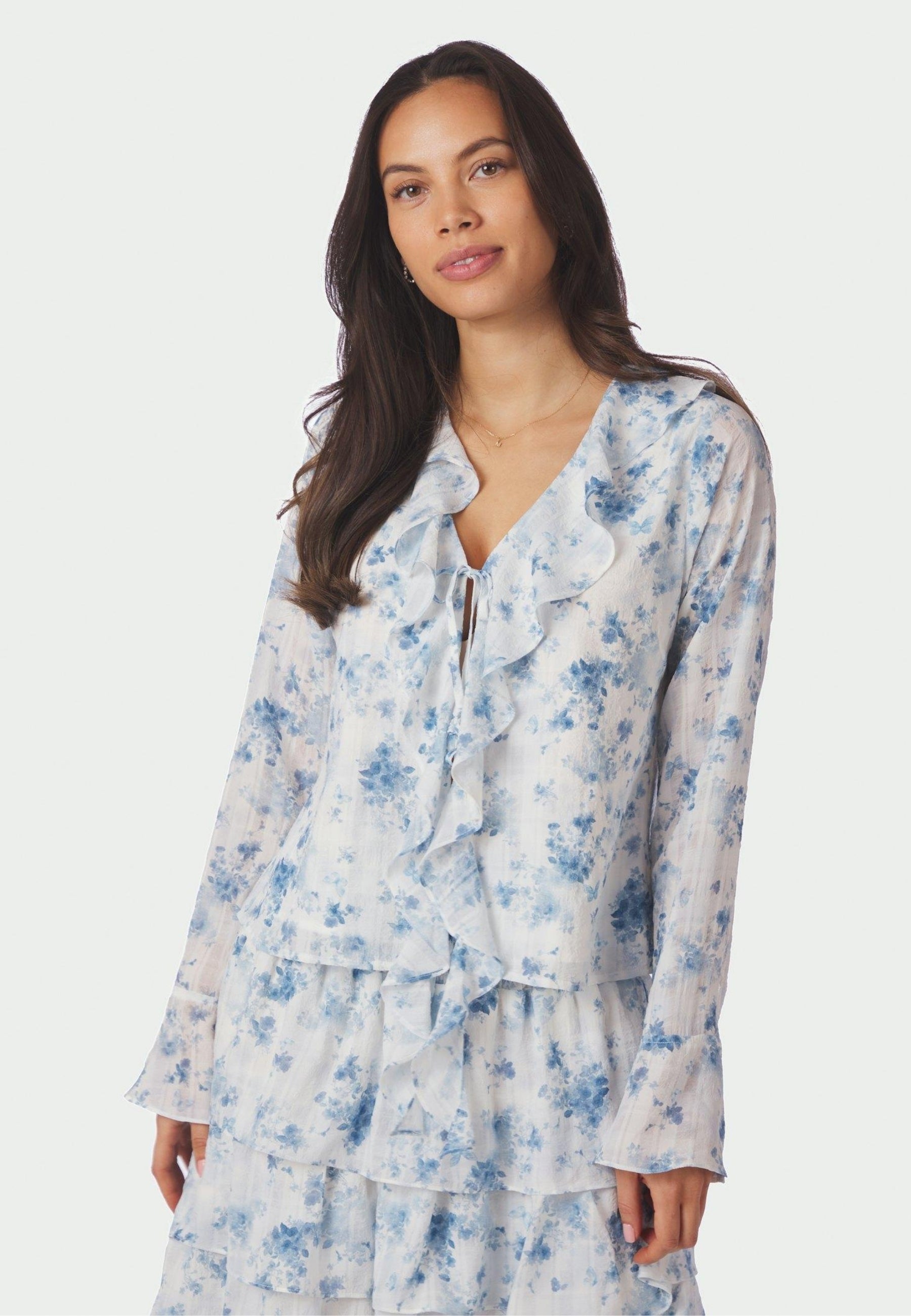 169222 Anika Fleur Blouse_Blue Floral_Model_0