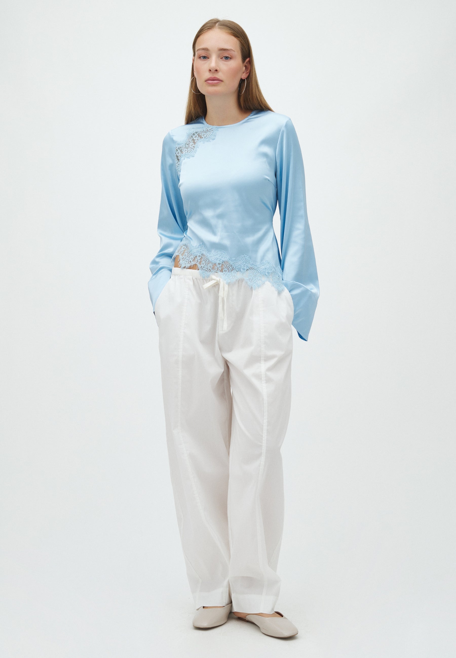 Beneka-F_Light Blue_Model_3