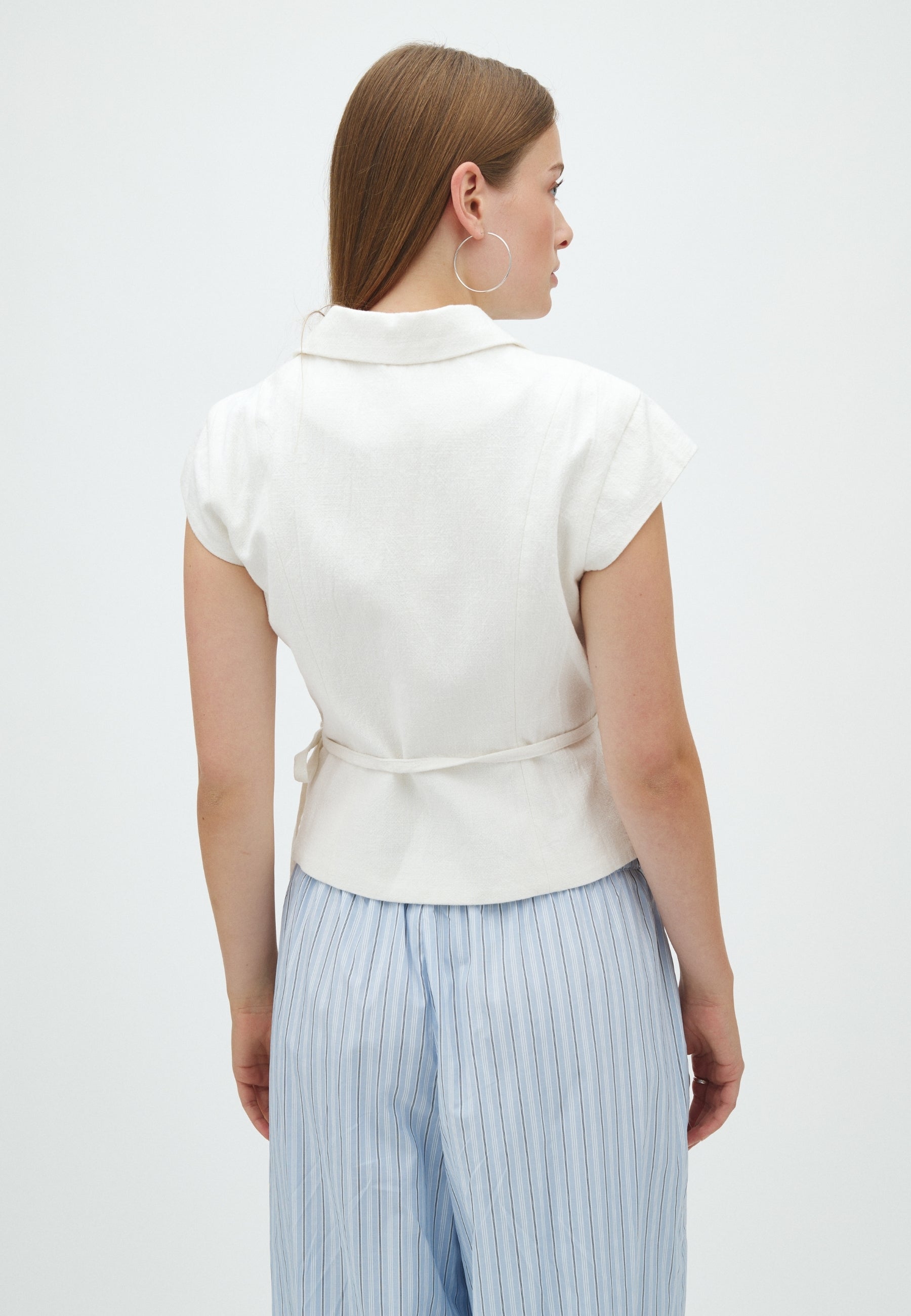 170004 Palima Ramie Waistcoat_Off White_Model_2