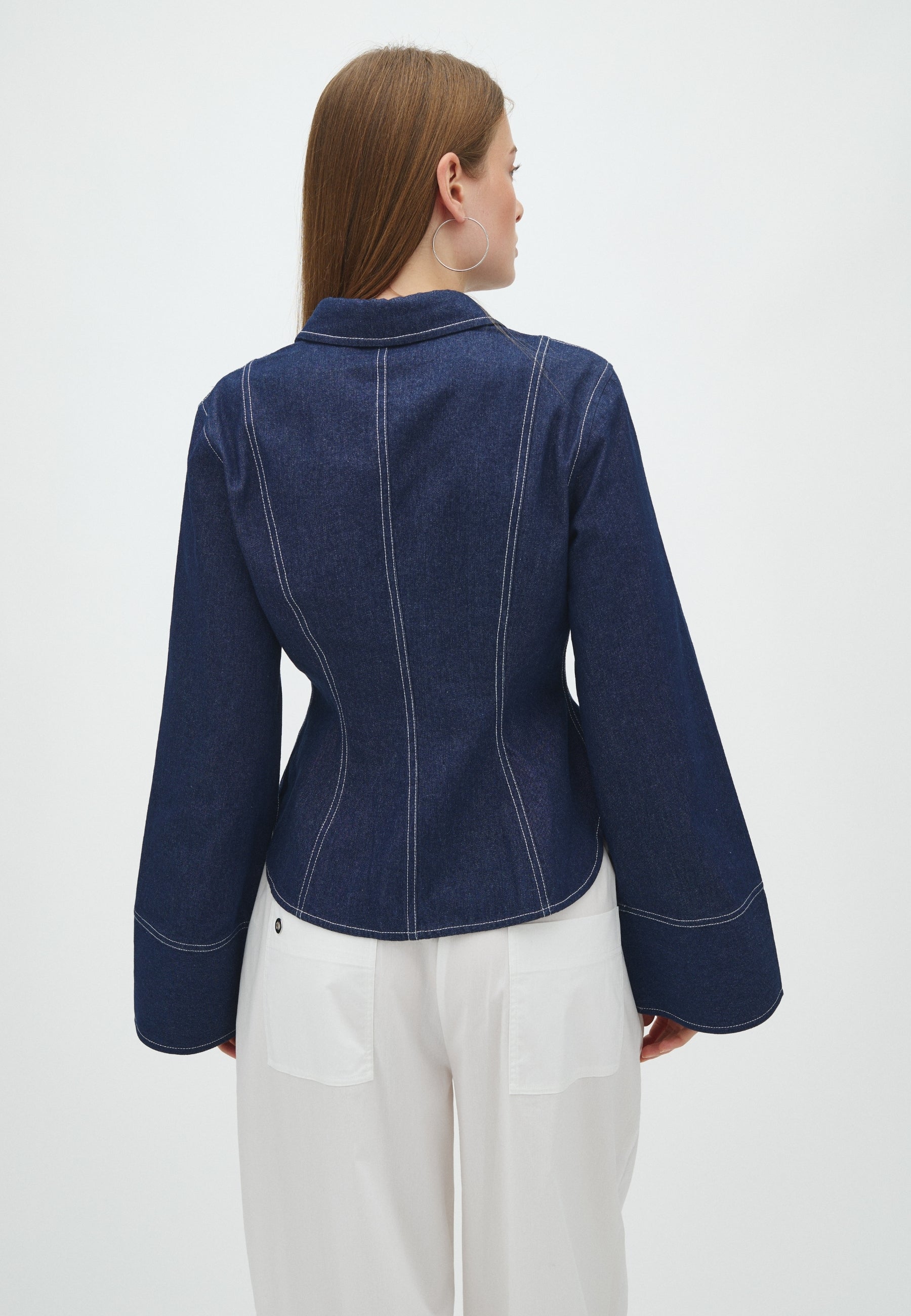 Annalia-F_Dark Blue_Model_2