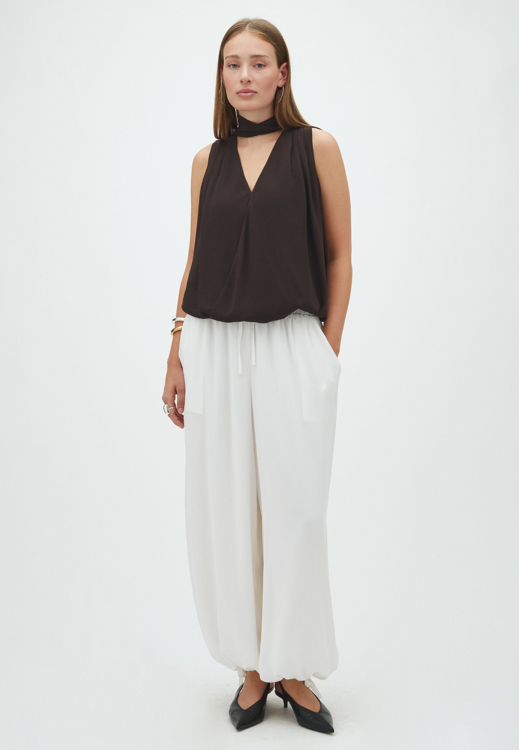 170014 Enge Chiffon Top_Dark Brown_Model_2
